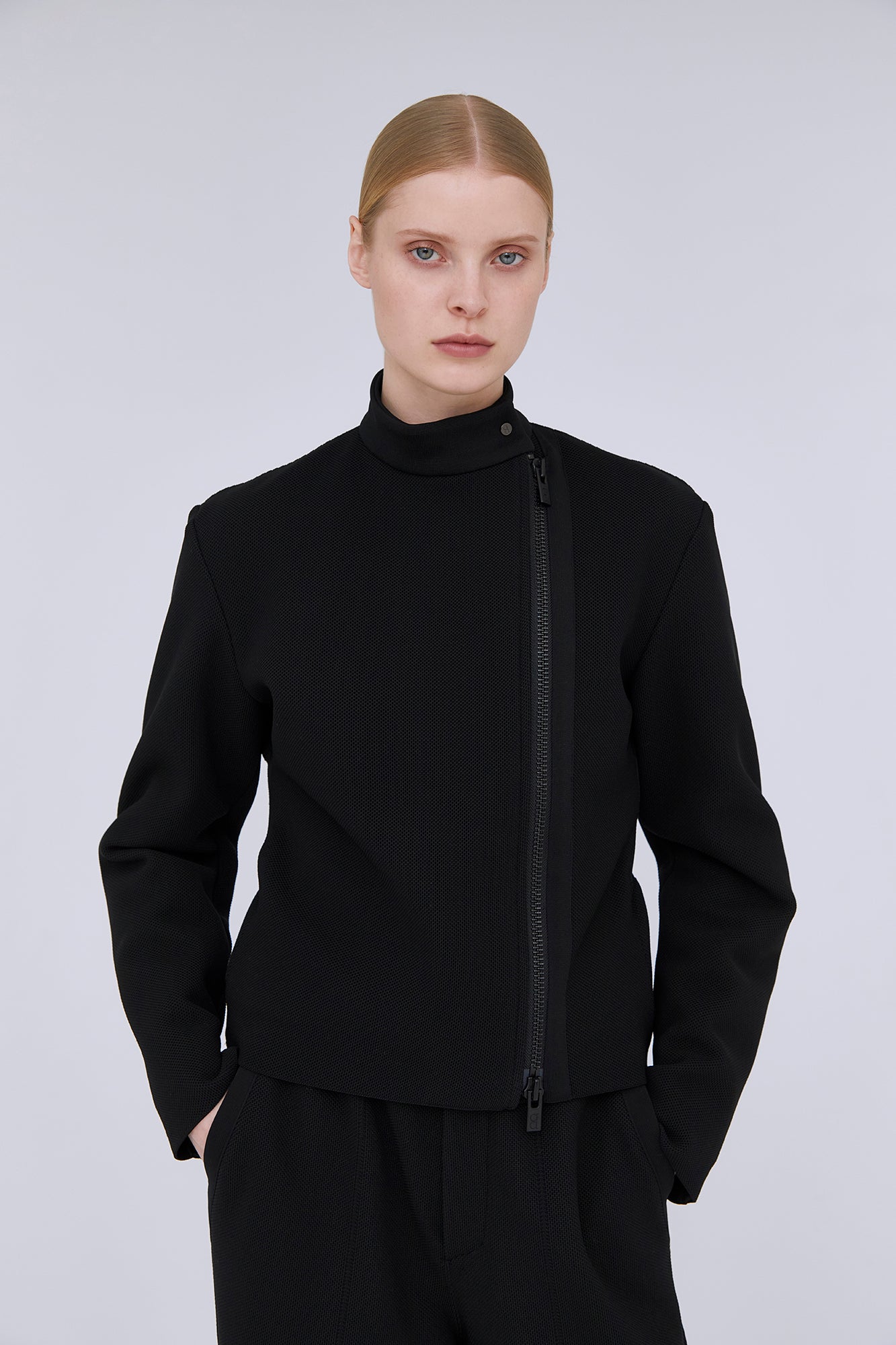 Model height: 175cm Wearing size: 3