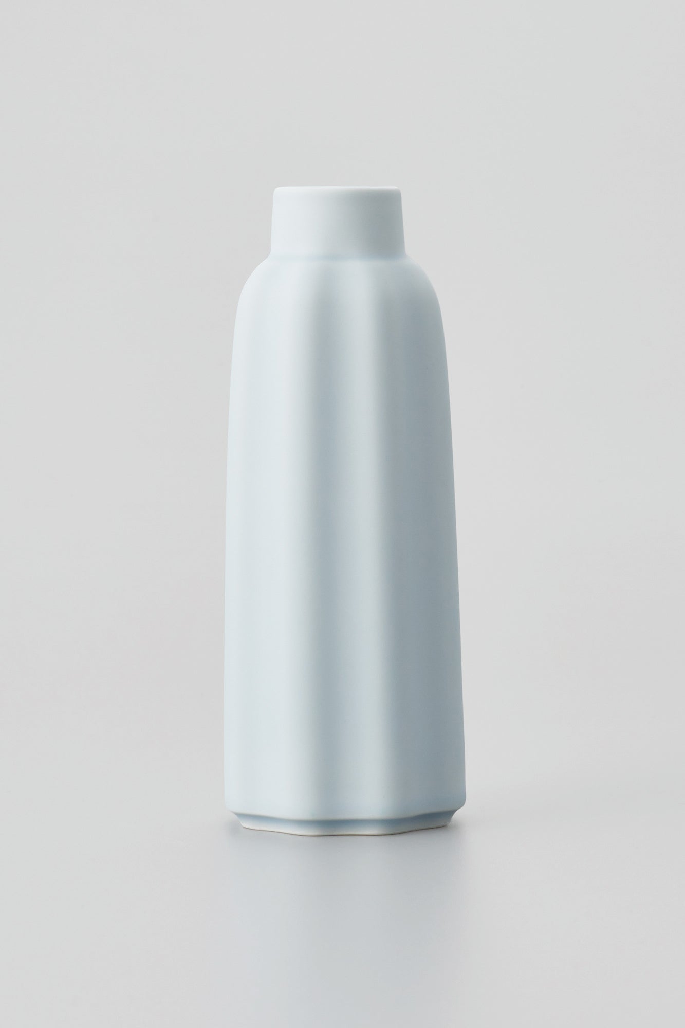PORCELAIN POTTERY VASE