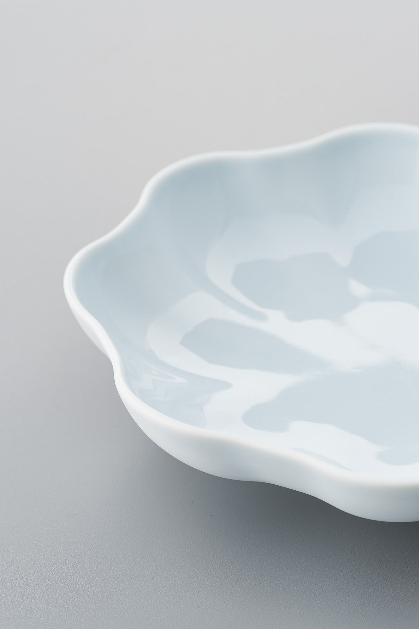 PORCELAIN POTTERY BOWL MEDIUM