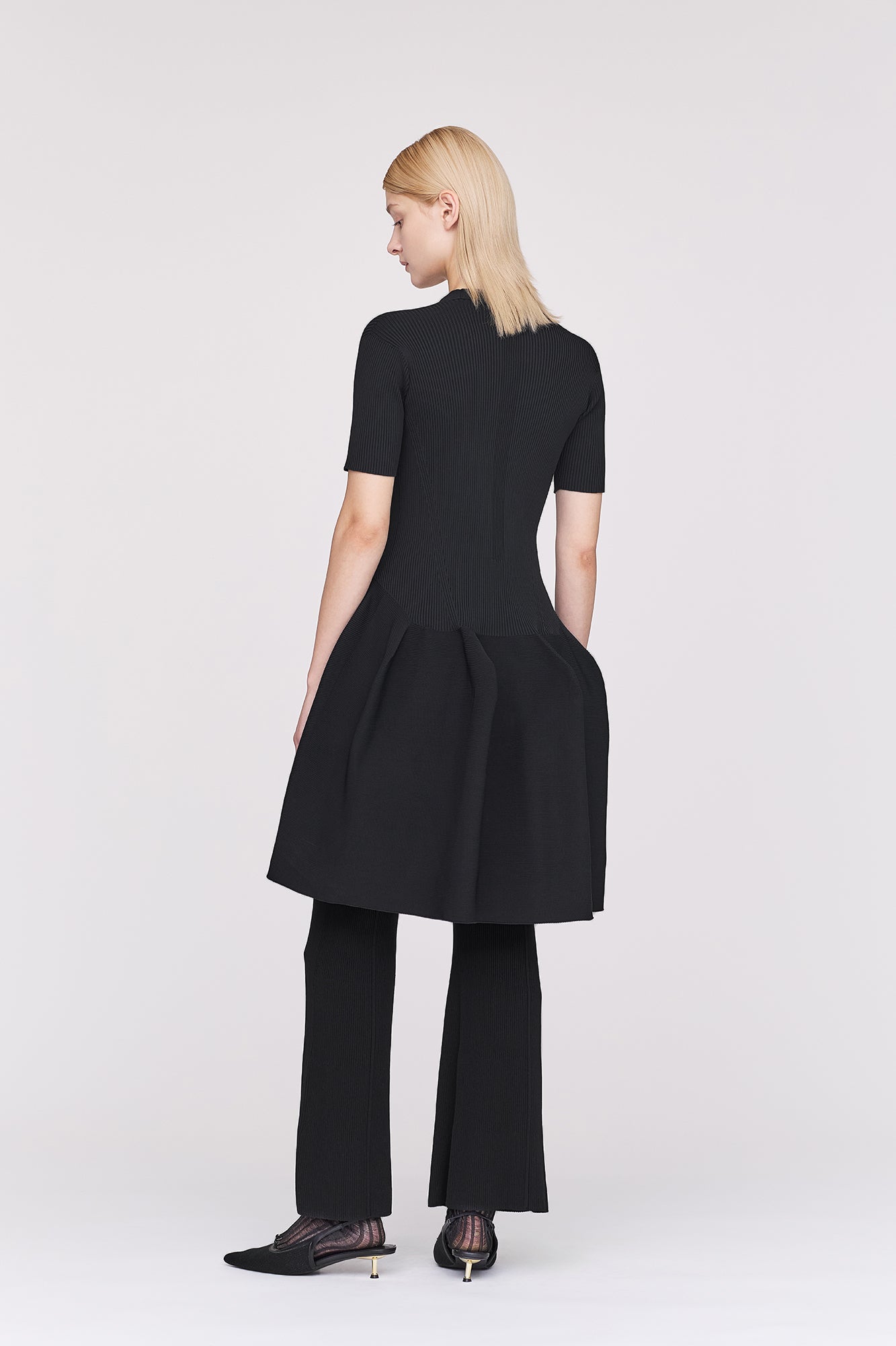 Model height: 175cm Wearing size: F