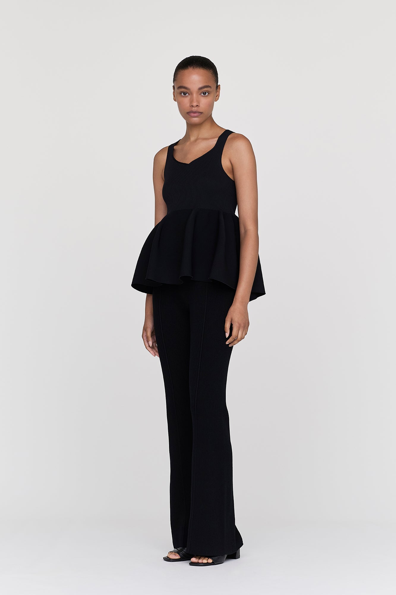 Model height: 173cm Wearing size: 3