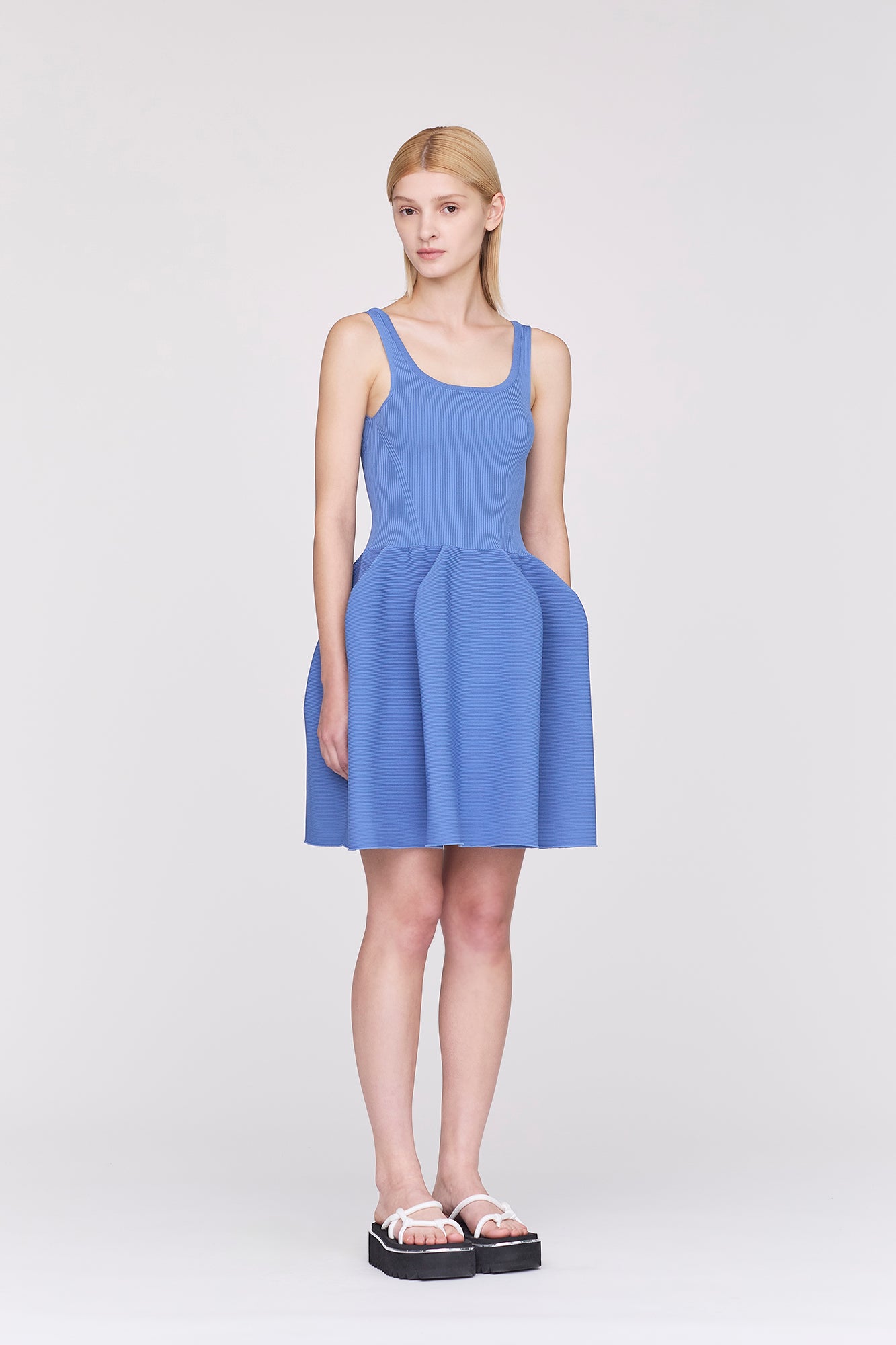 Model height: 175cm Wearing size: F