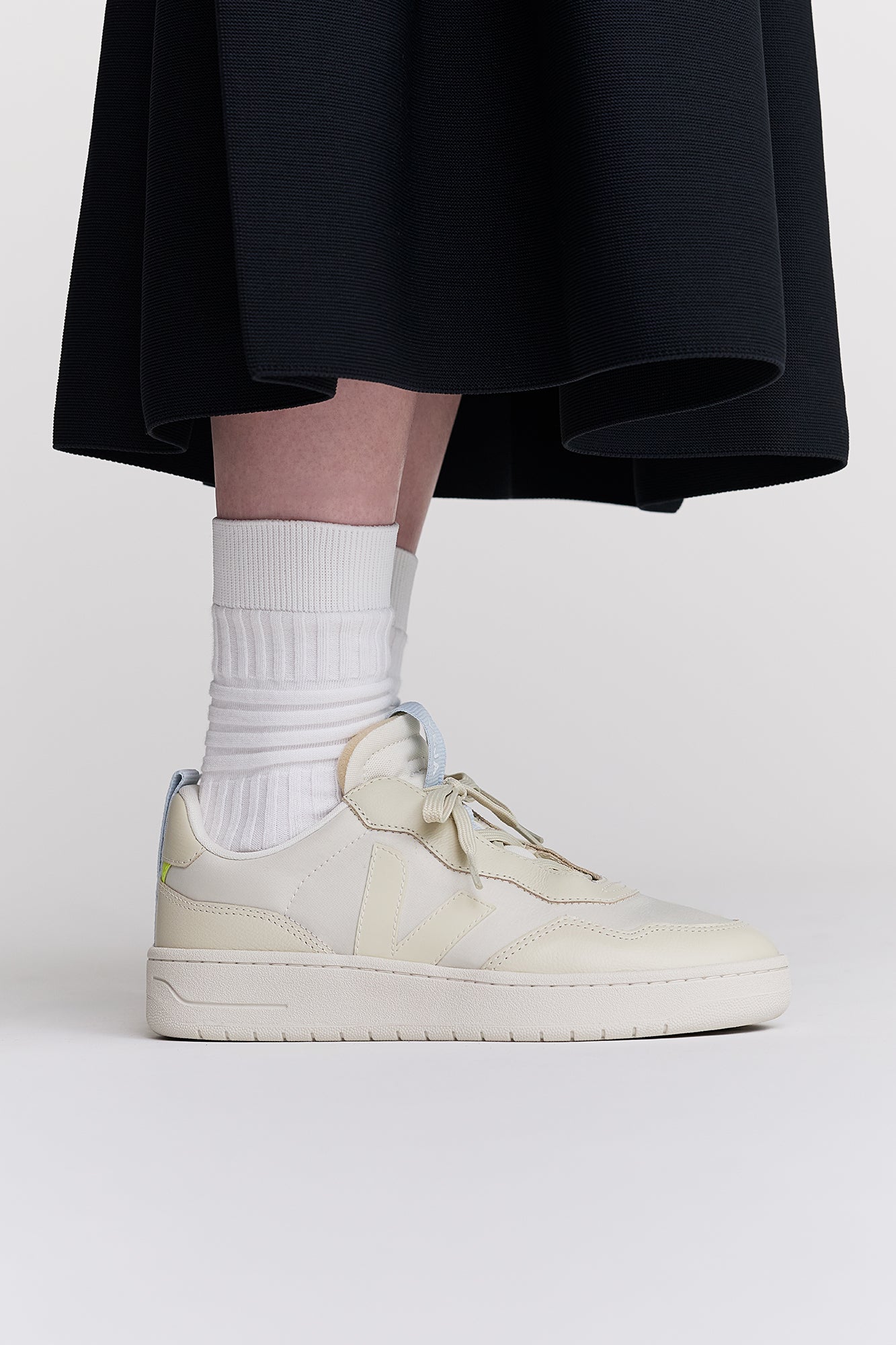 V-90 VEJA X CFCL WOMEN