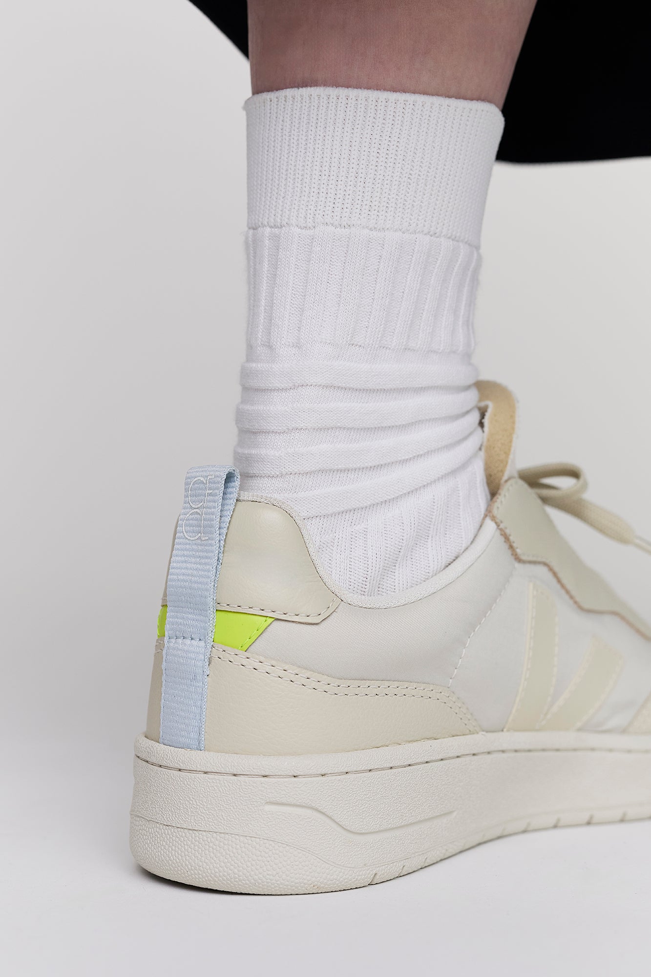 V-90 VEJA X CFCL WOMEN