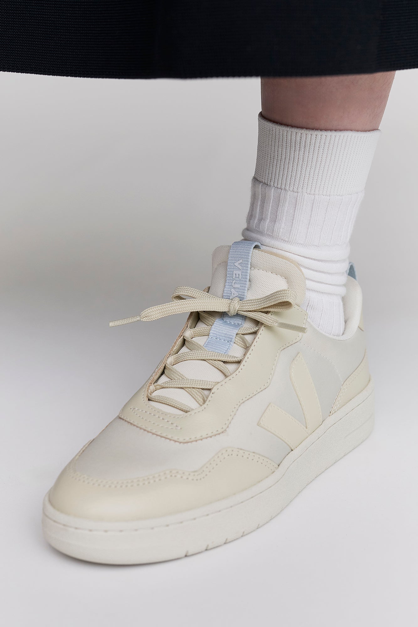 V-90 VEJA X CFCL WOMEN