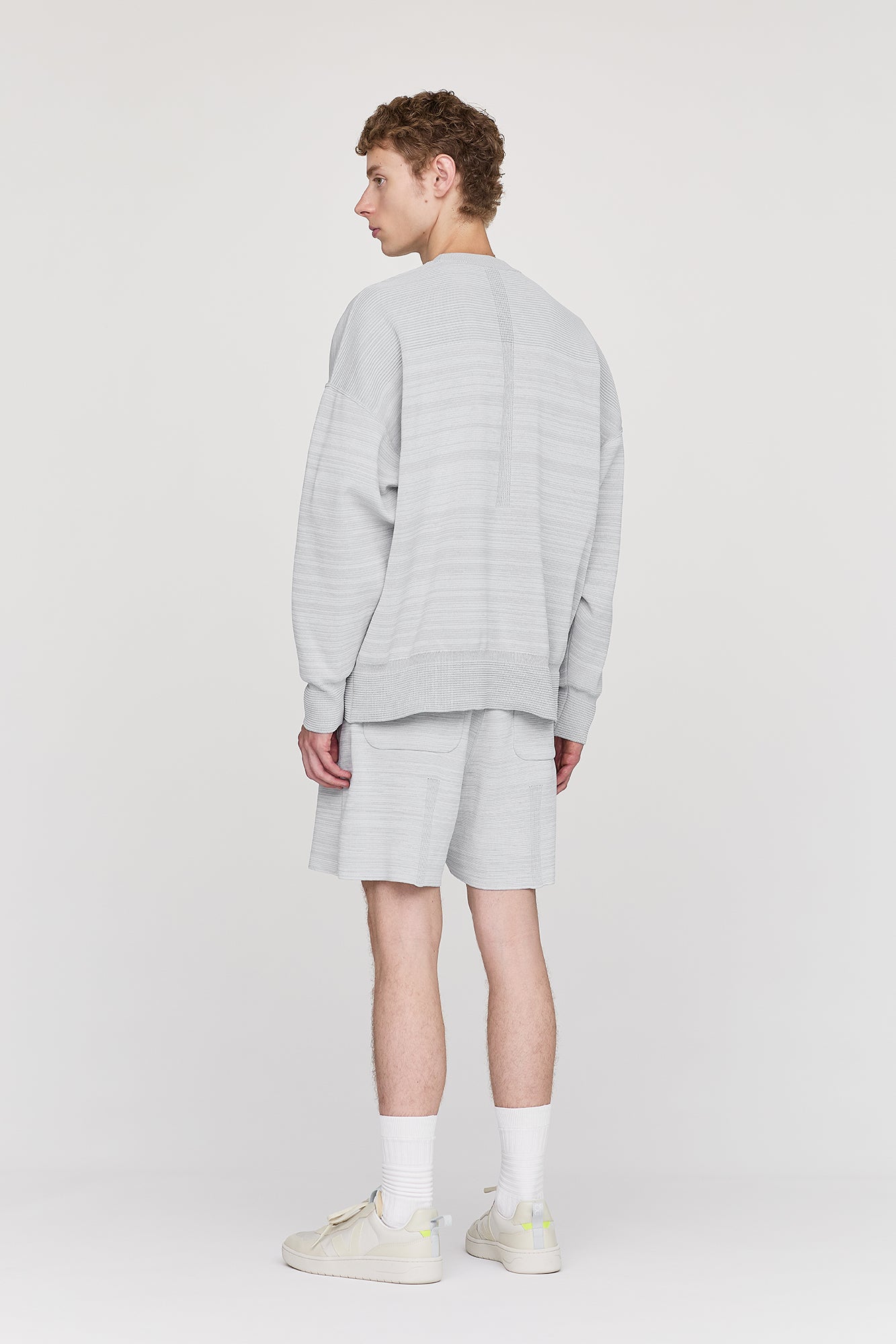 Model height: 186cm Wearing size: 5