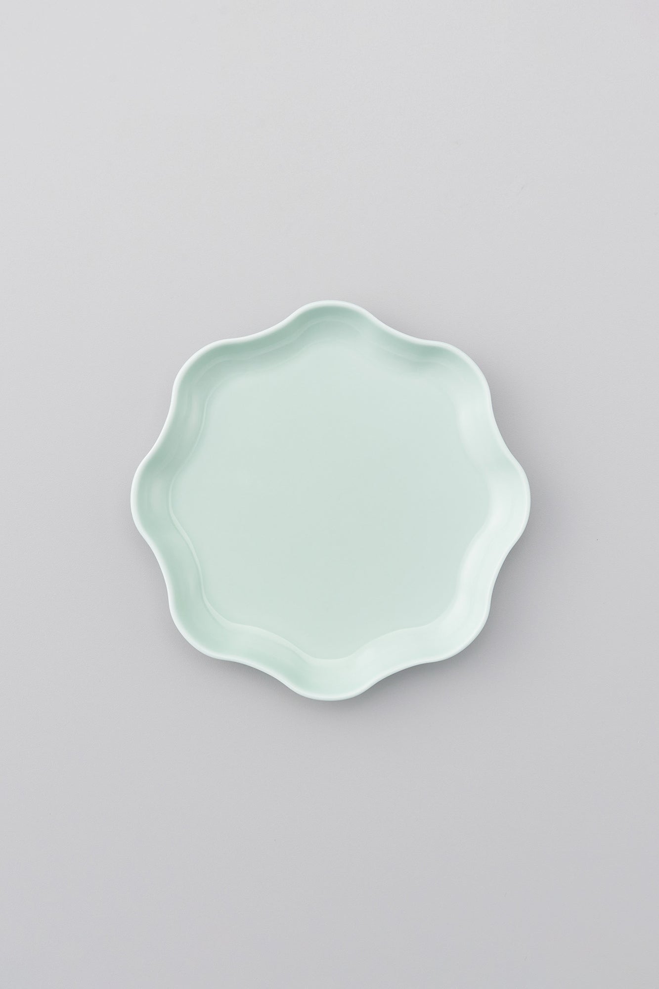 PORCELAIN POTTERY PLATE SMALL