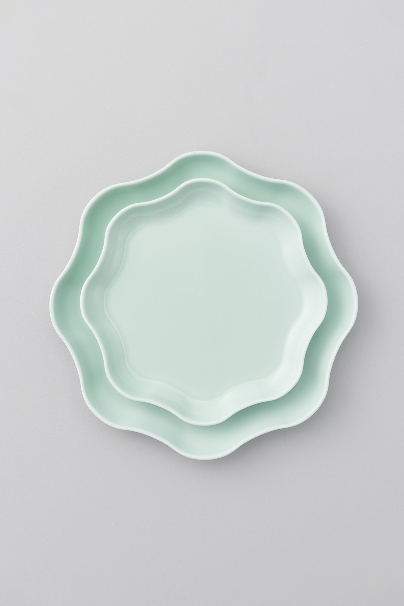PORCELAIN POTTERY PLATE MEDIUM