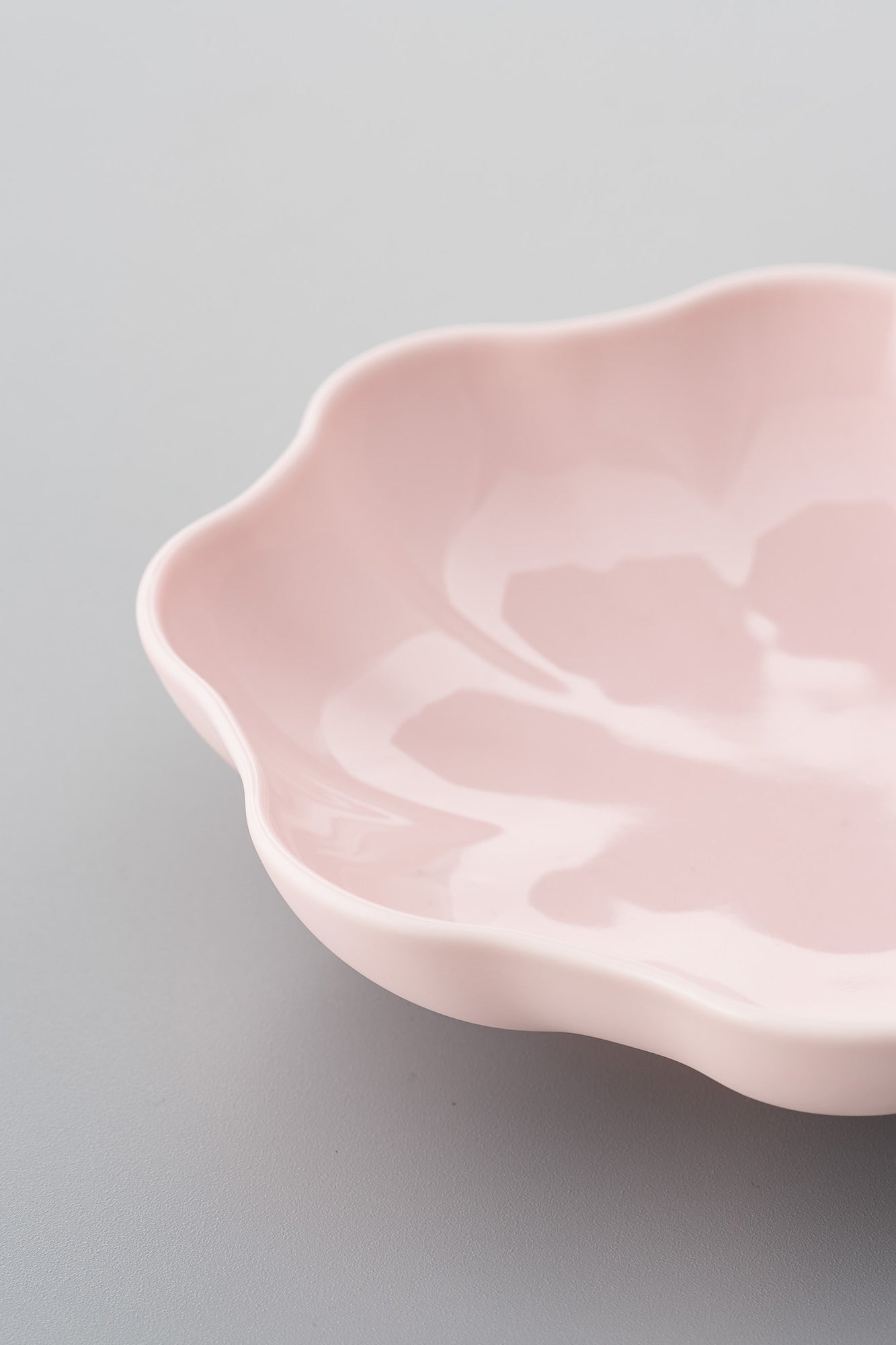 PORCELAIN POTTERY BOWL MEDIUM