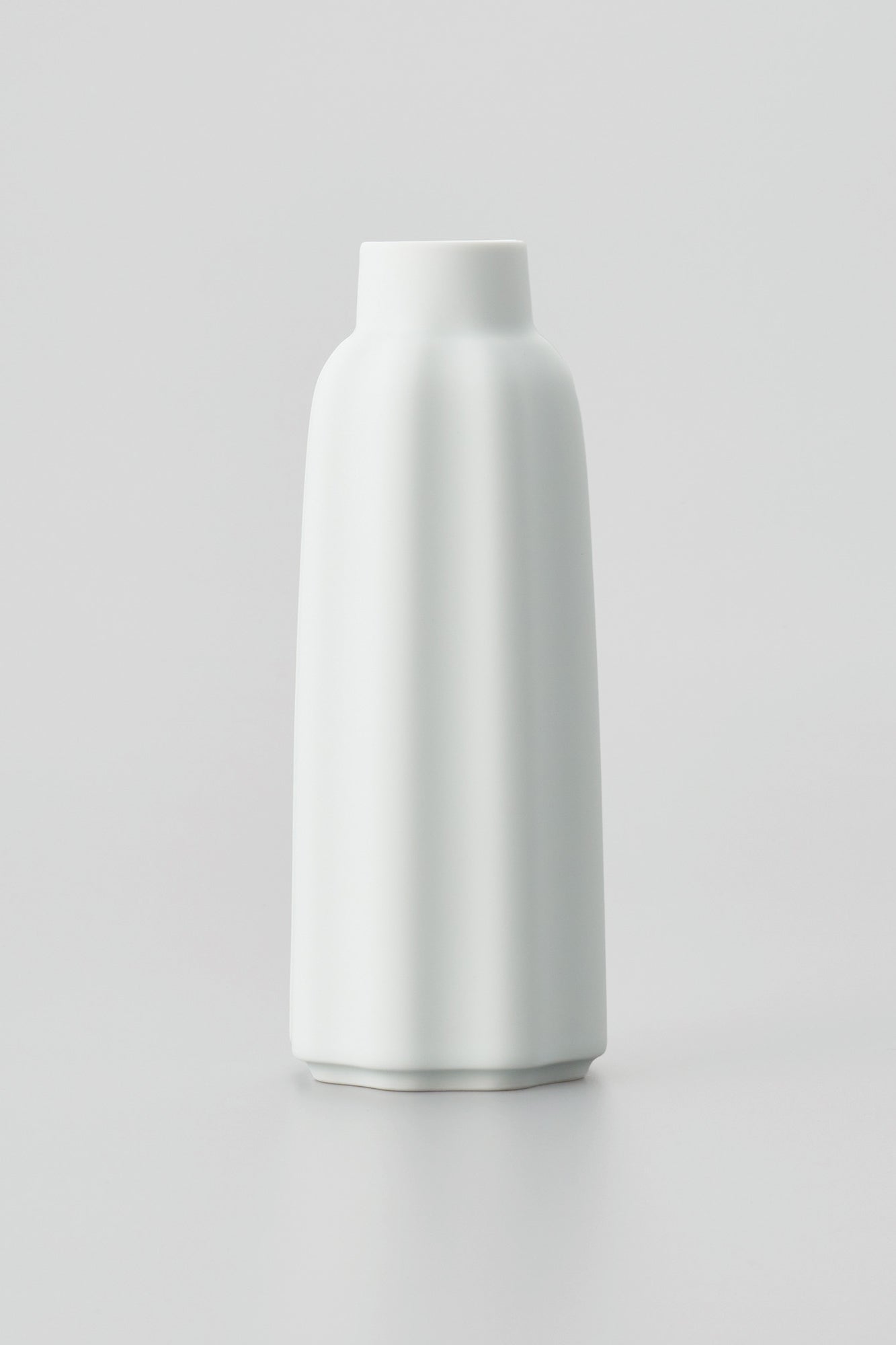 PORCELAIN POTTERY VASE