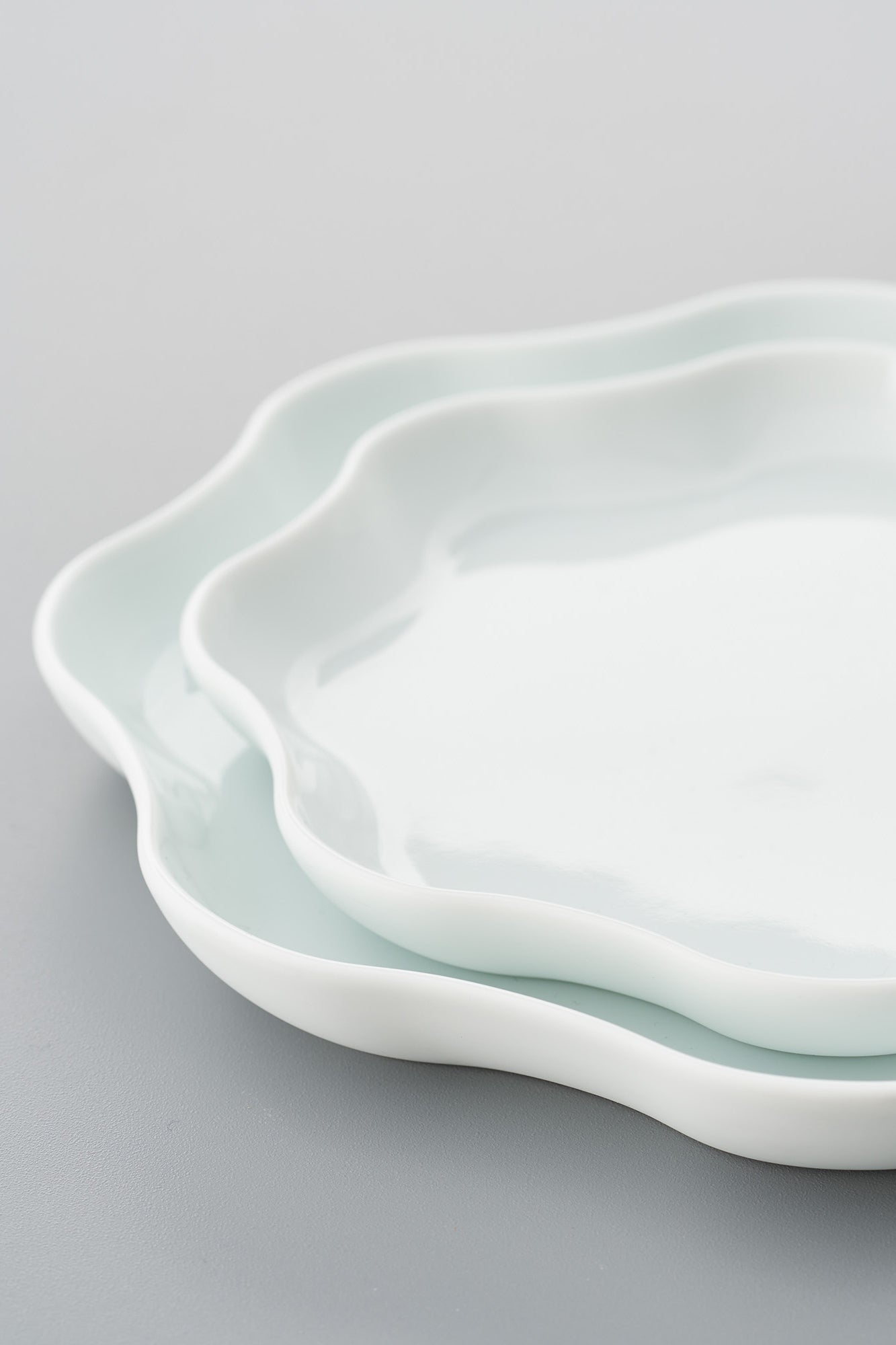 PORCELAIN POTTERY PLATE SMALL