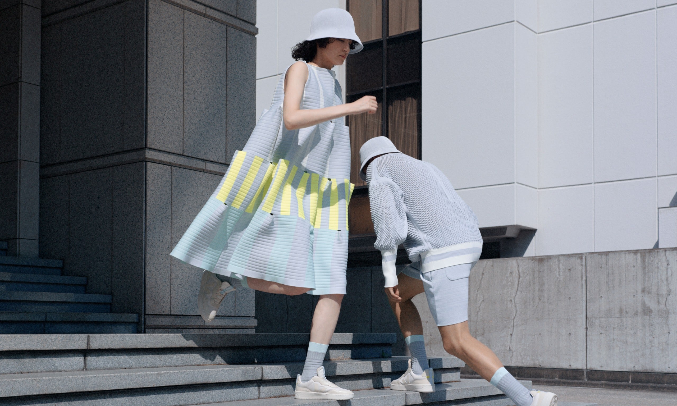 CFCL | VEJA コラボレーションスニーカーを発売 B Corp企業同士による
