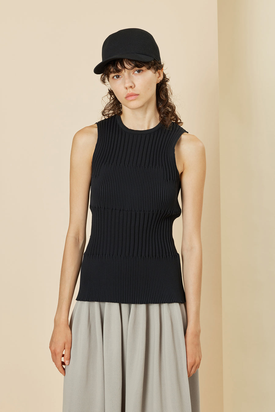 FLUTED SLEEVELESS TOP – CFCL Official Online Store