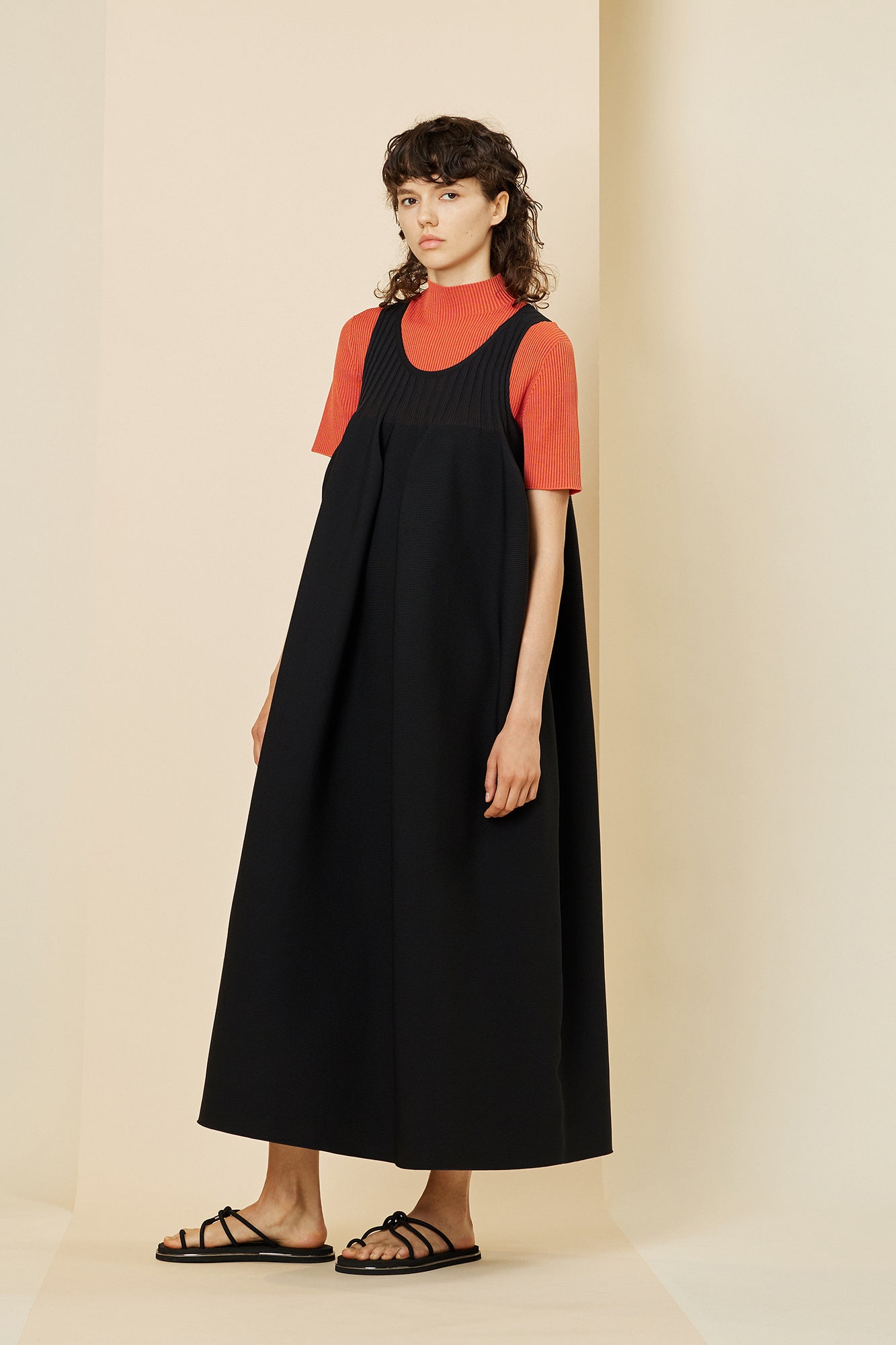 CFCL SLEEVELESS BUST FLARE DRESS 黒-PORT TANGER ブラック イエロー