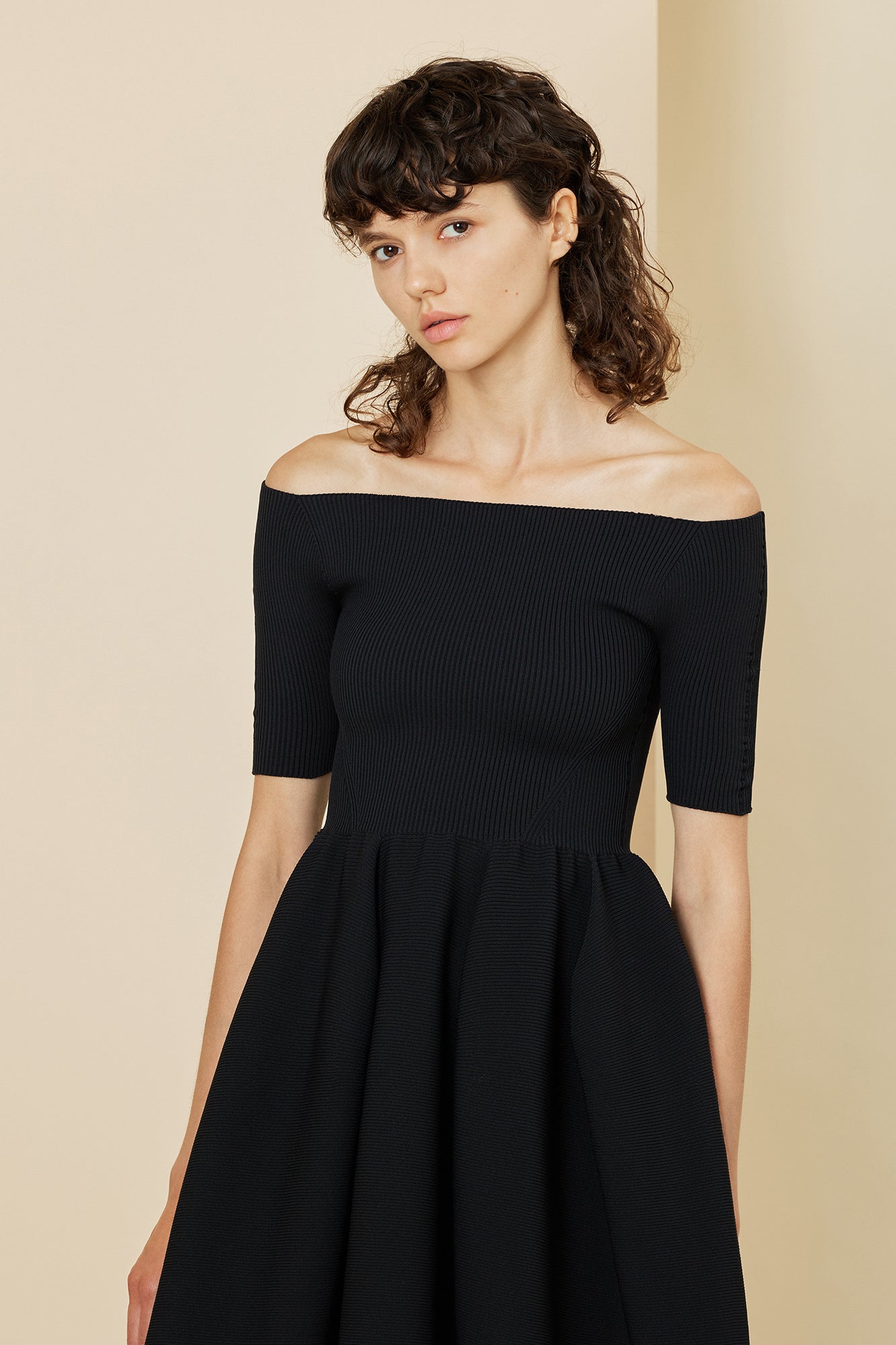 POTTERY HS OFF SHOULDER SHORT SLEEVE DRESS – CFCL Official Online Store