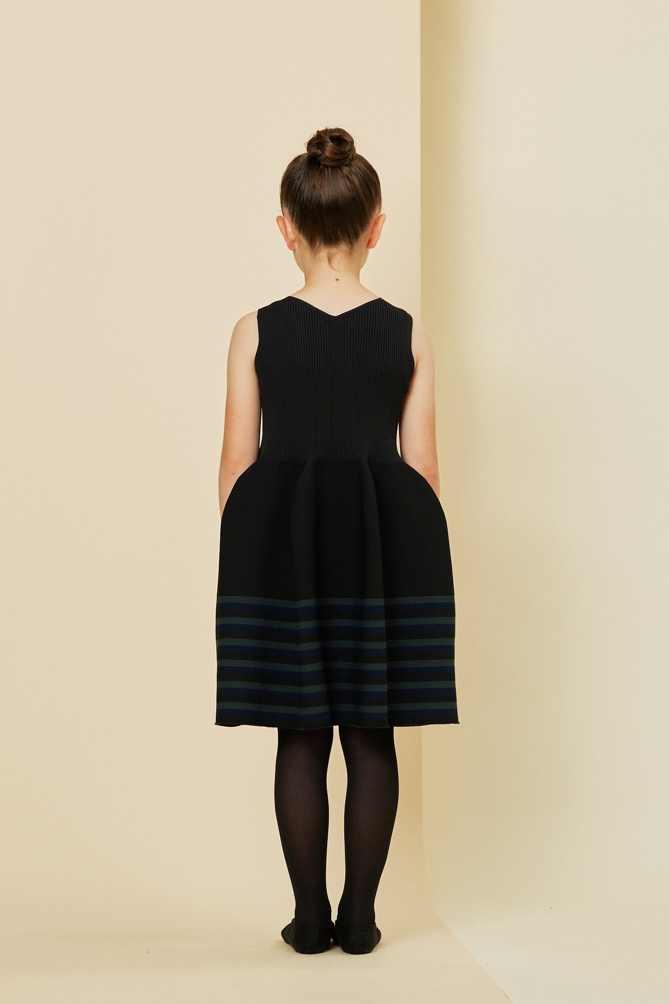 CFCL POTTERY KIDS SLEEVELESS DRESS ブラック POTTERY KID SLEEVELESS DRESS-ポッタリーキッズスリーブレス