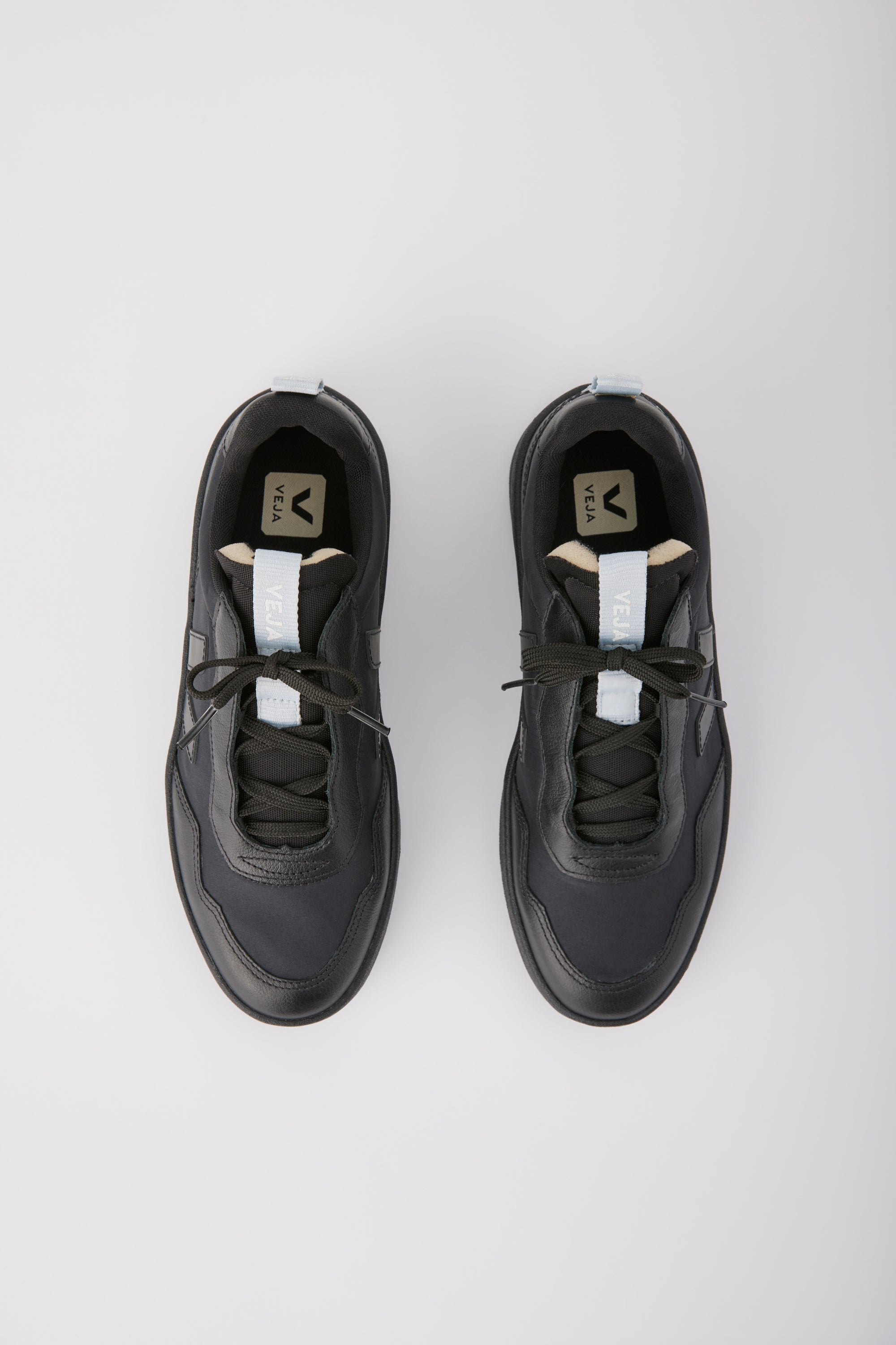 V-90 VEJA X CFCL WOMEN