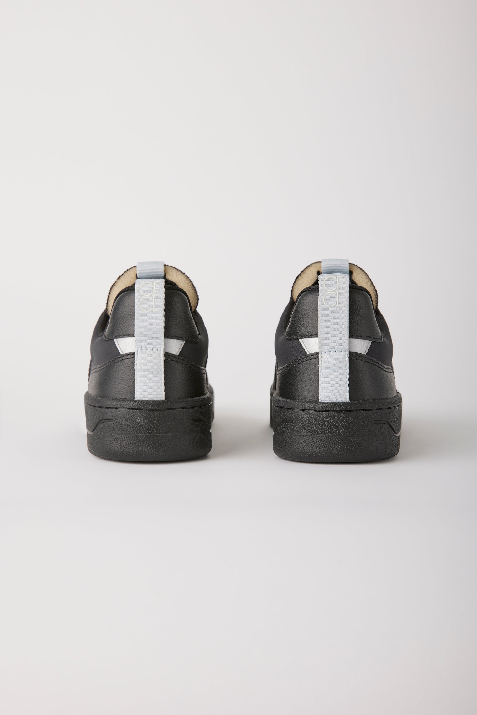 V-90 VEJA X CFCL WOMEN