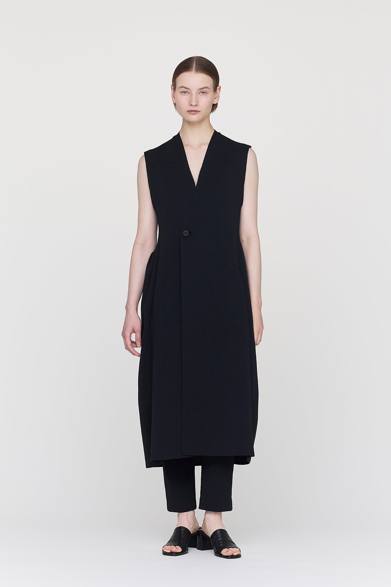 完売 CFCL MILAN COLLARLESS LONG VEST ブラック MILAN COLLARLESS LONG VEST