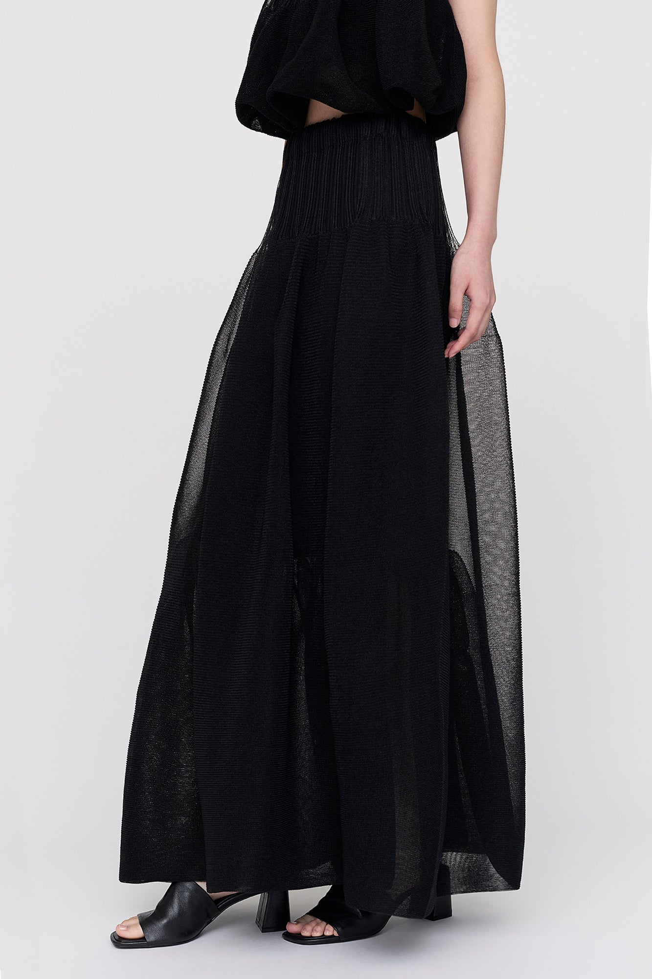 モデル身長：173cm　着用サイズ：3