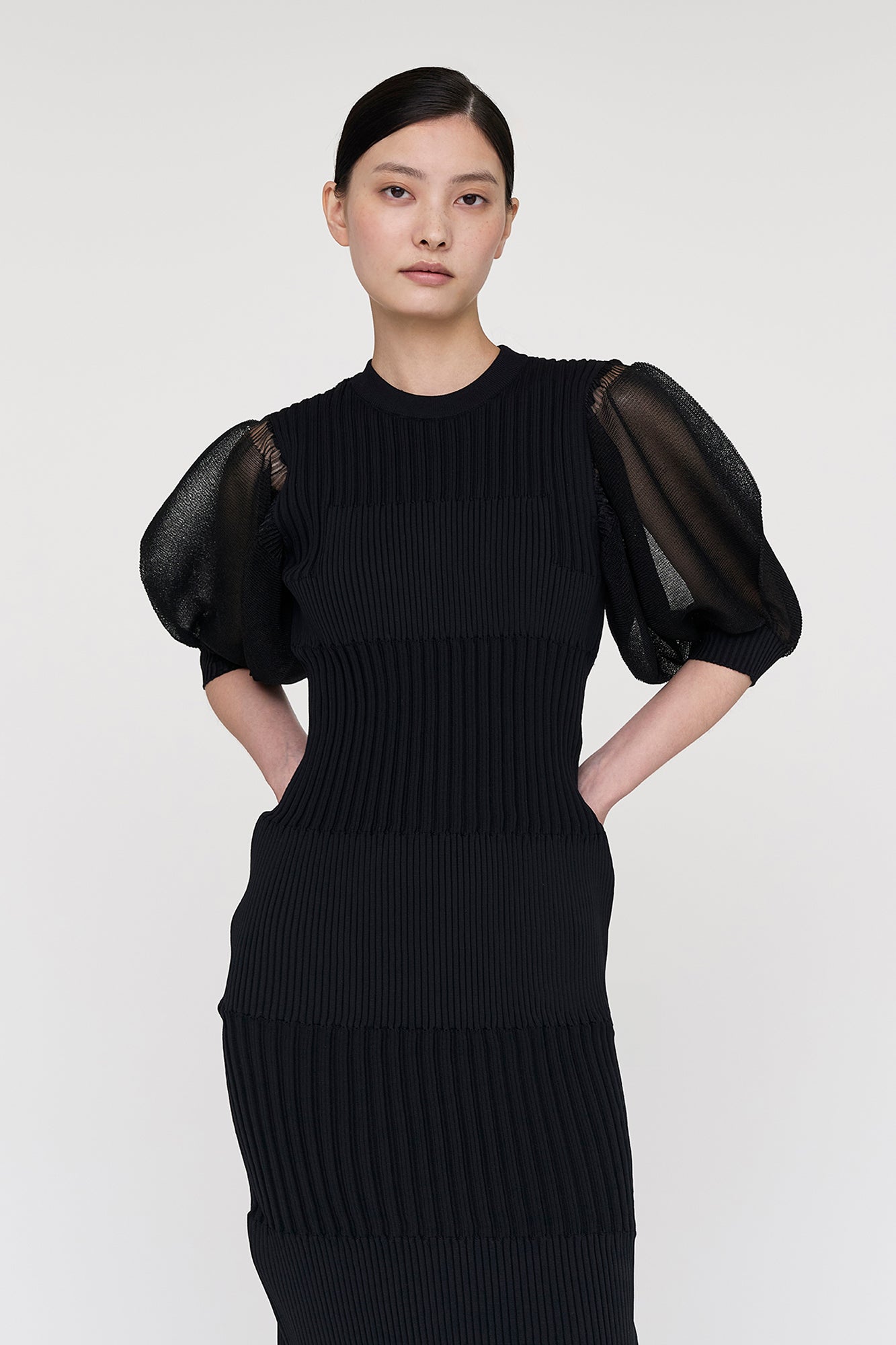 ワンピース CFCL FLUTED LUCENT PUFF SLEEVE DRESS FLUTED LUCENT PUFF SLEEVE DRESS