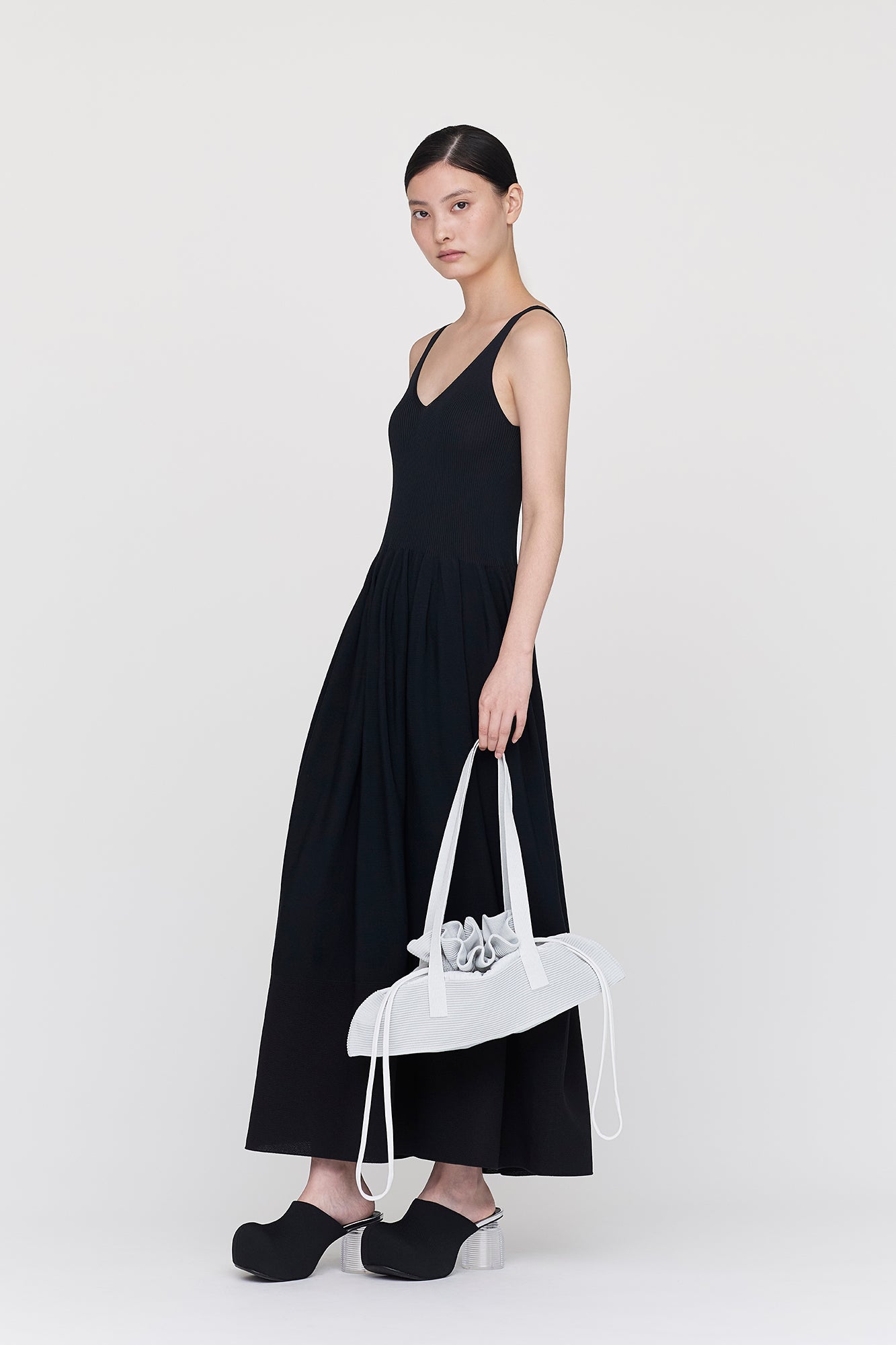 モデル身長：173cm　着用サイズ：F