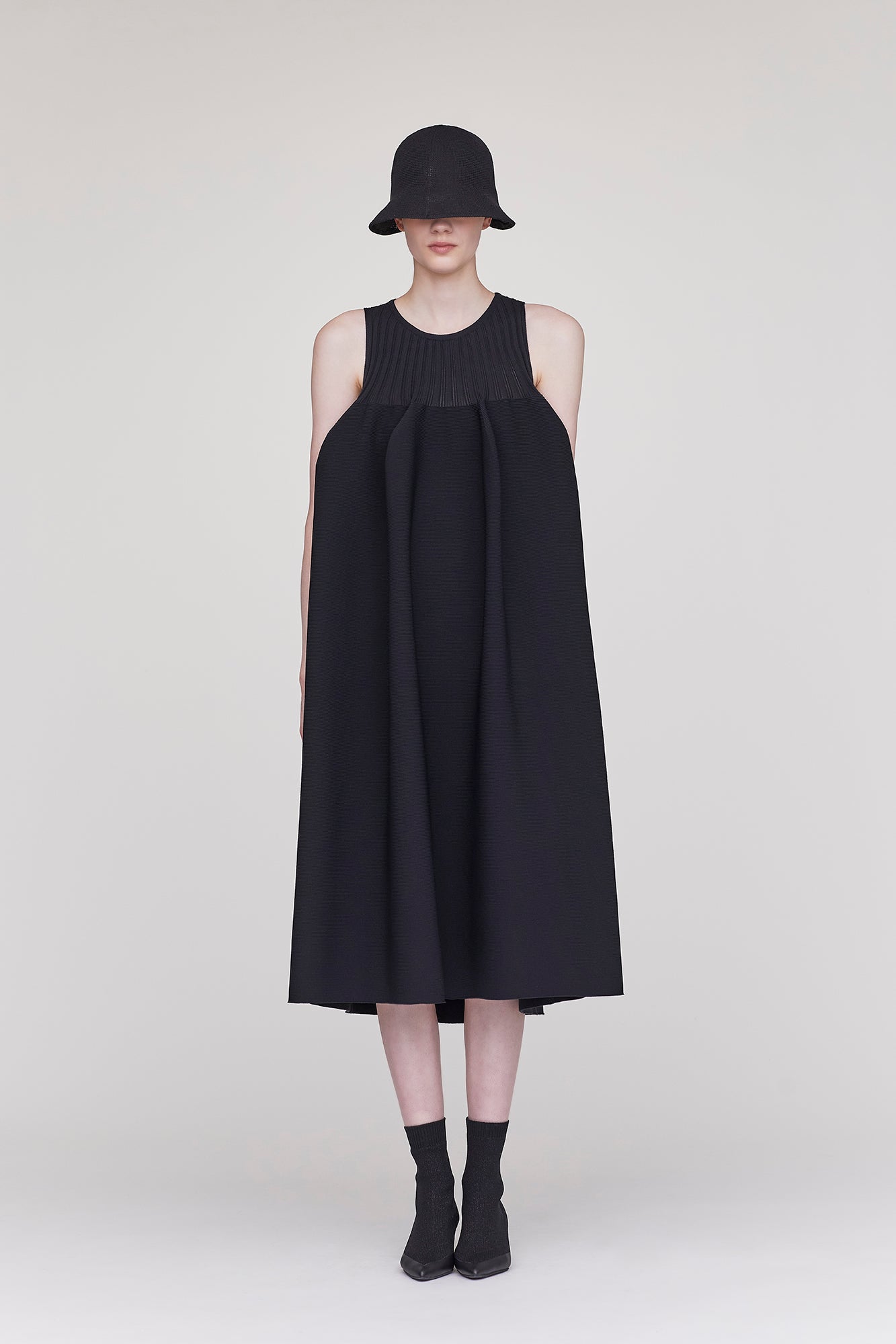 ✨新品タグ付き✨CFCL POTTERY バストフレアドレス　1サイズ POTTERY SLEEVELESS BUST FLARE DRESS