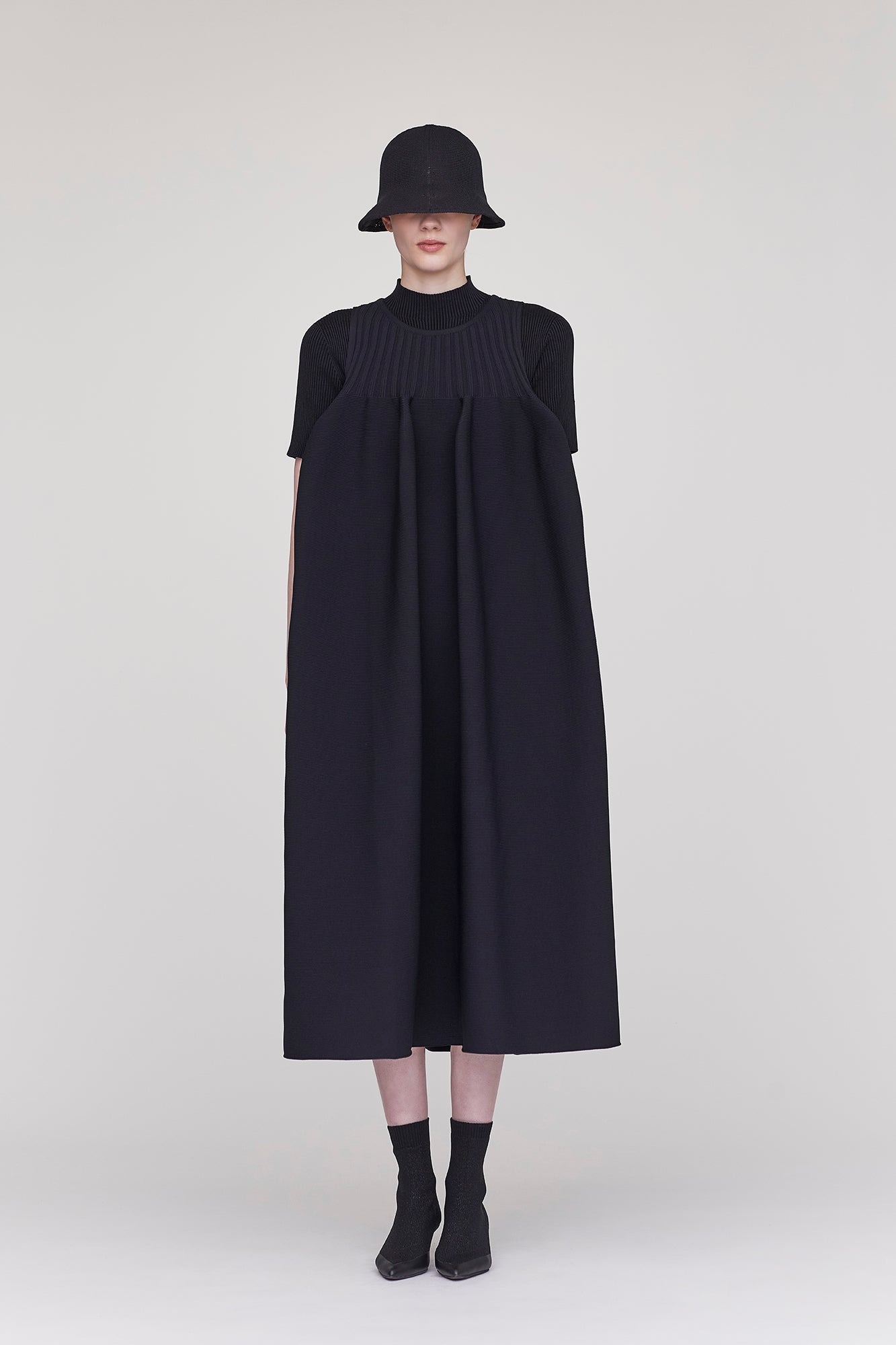 帽子 CFCL Mesh Knit Asymmetric Hat MESH KNIT ASYMMETRIC HAT