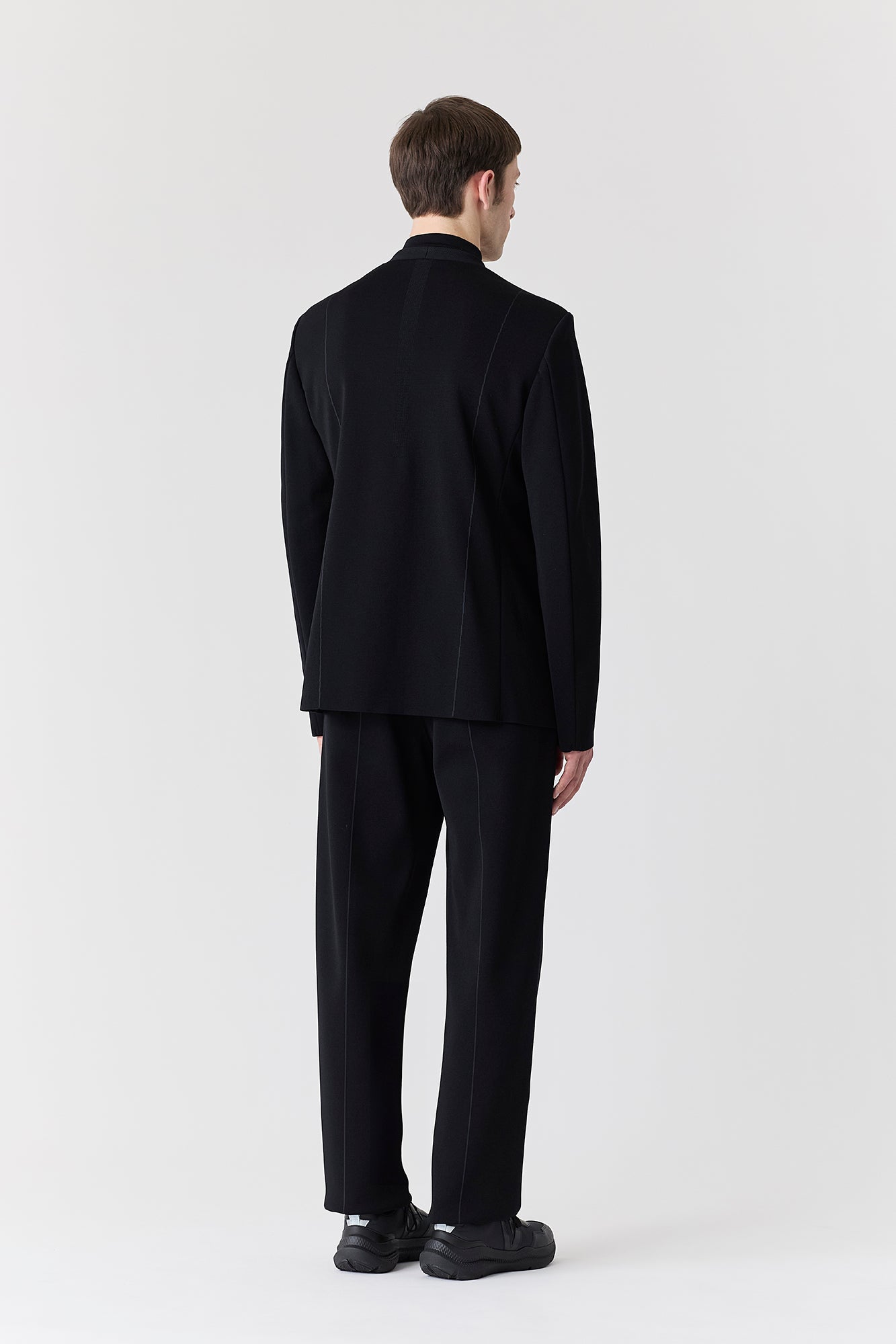 モデル身長：186cm　着用サイズ：5