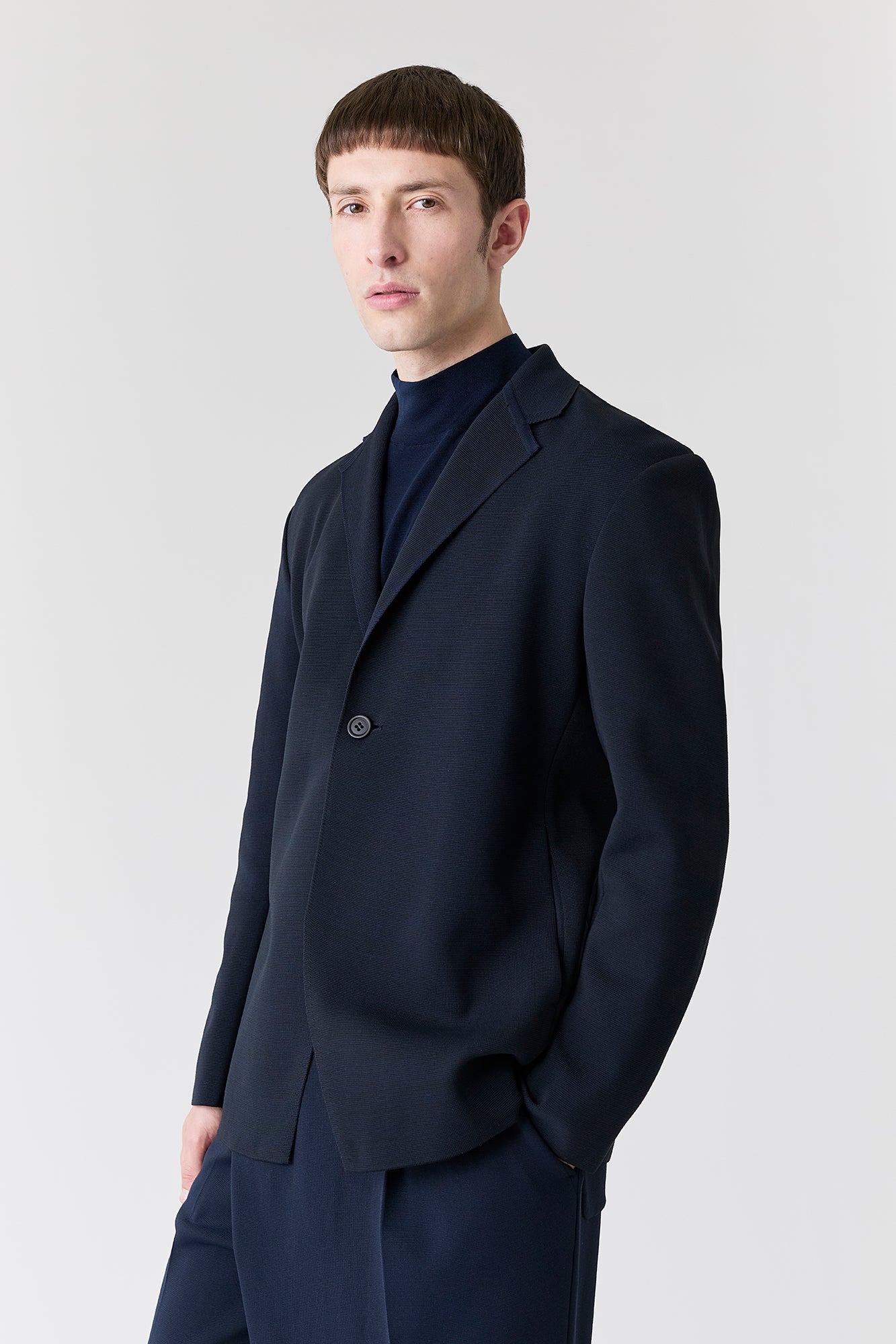 モデル身長：186cm　着用サイズ：5