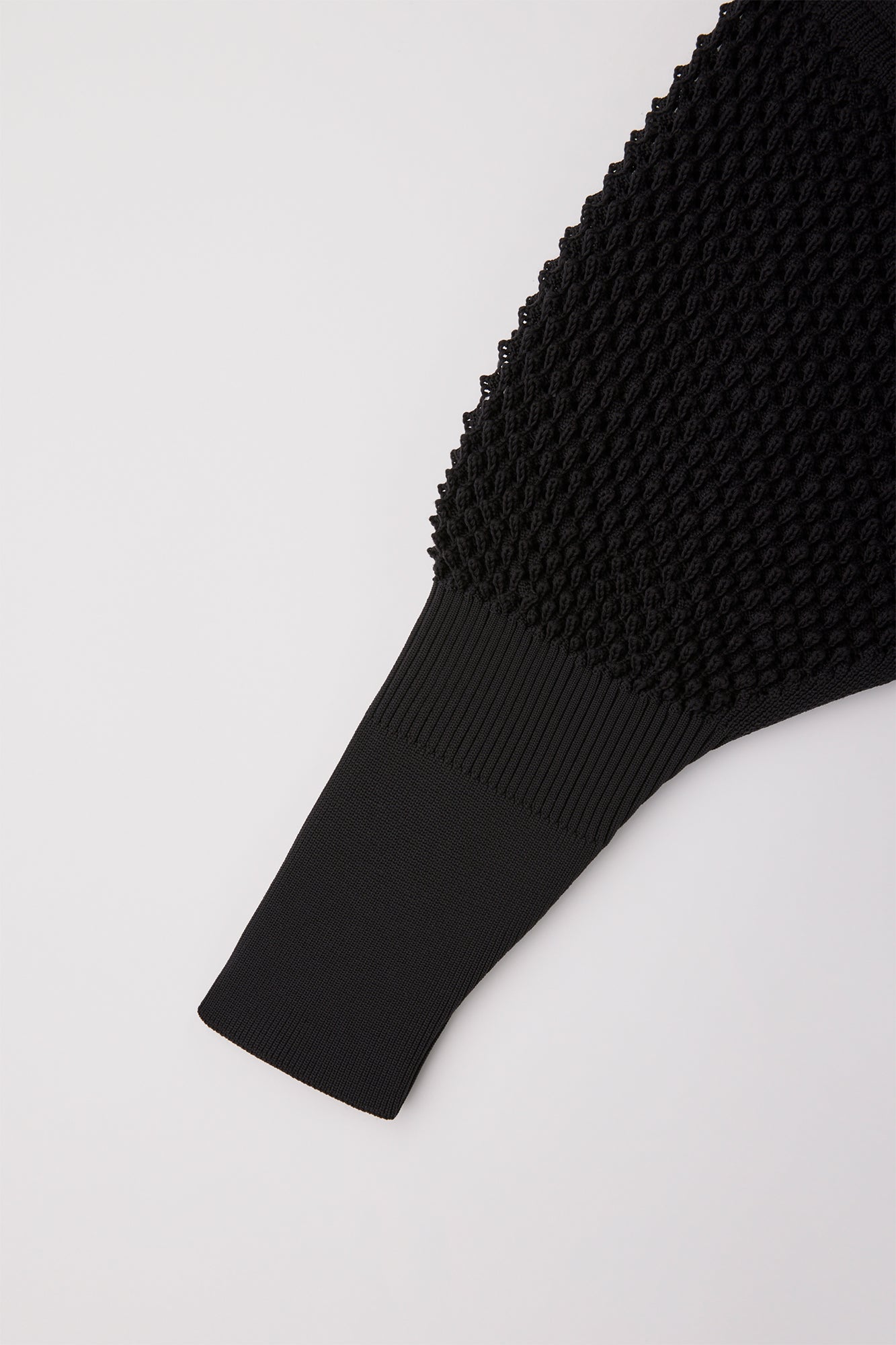 LATTICE CROPPED CARDIGAN