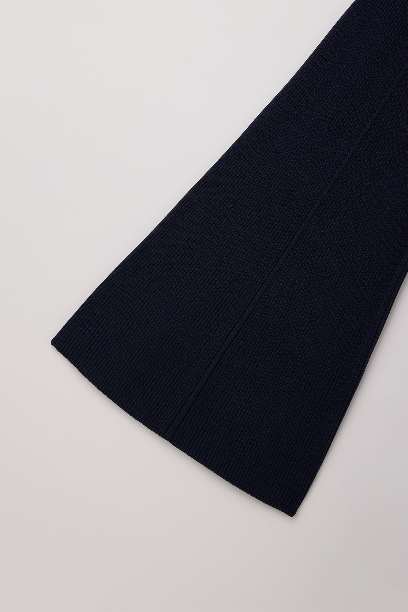 SOFT PORTRAIT TIGHT FLARE PANTS