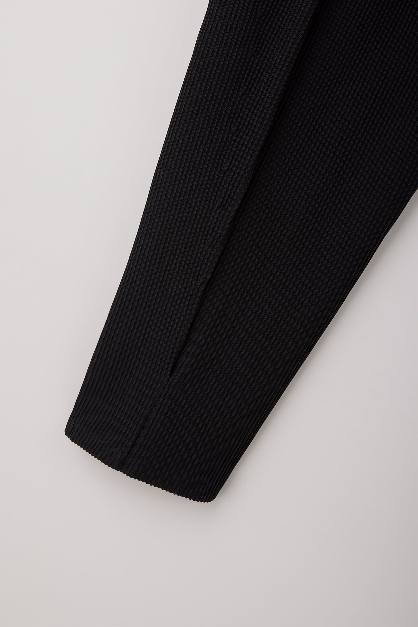 SOFT HYPHA TUCKED PANTS