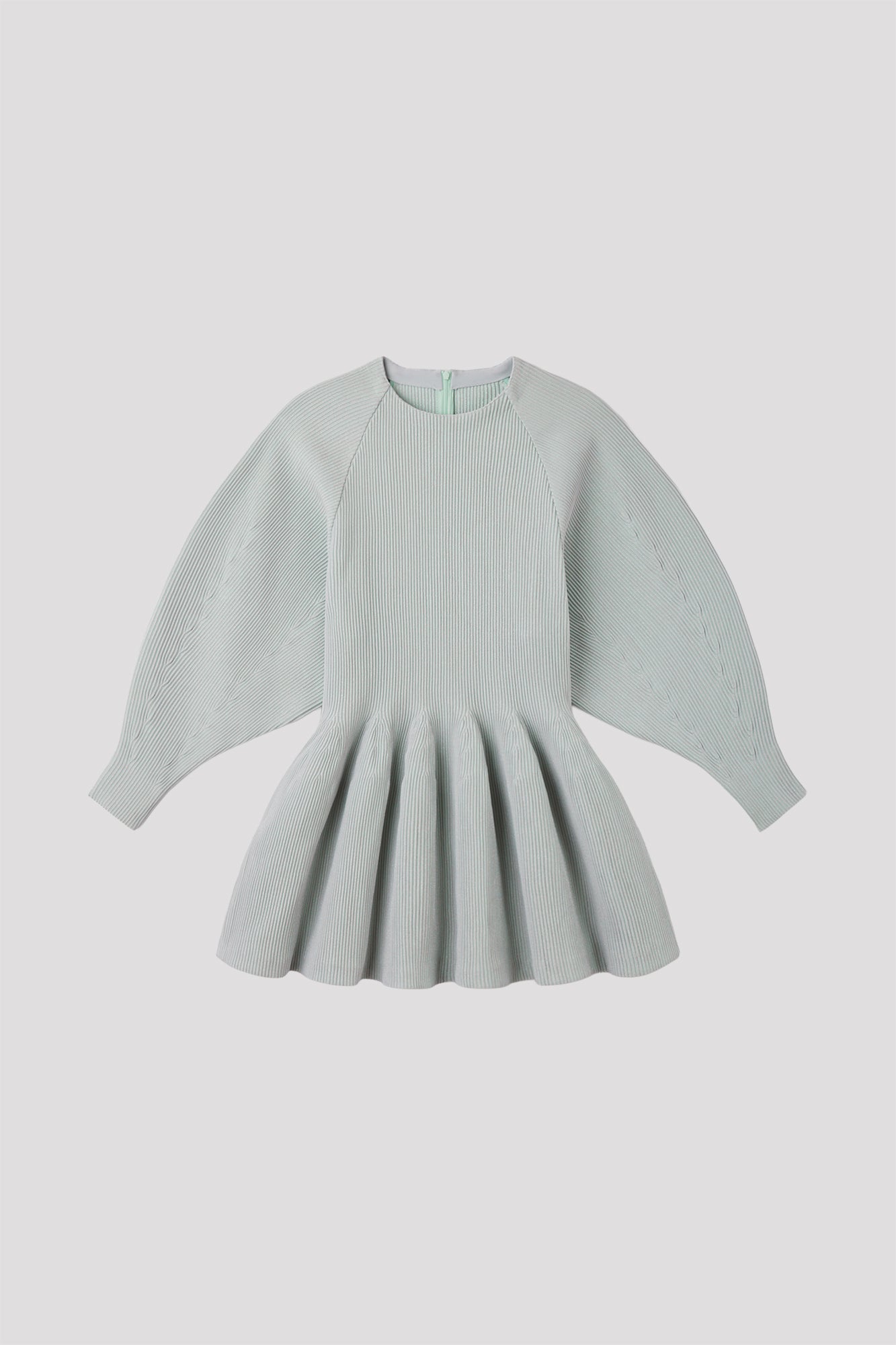 CFCLホワイトニット CFCL: KnitwearからKnit-wareへ」 ニットの探求を伝える5周年の展覧会