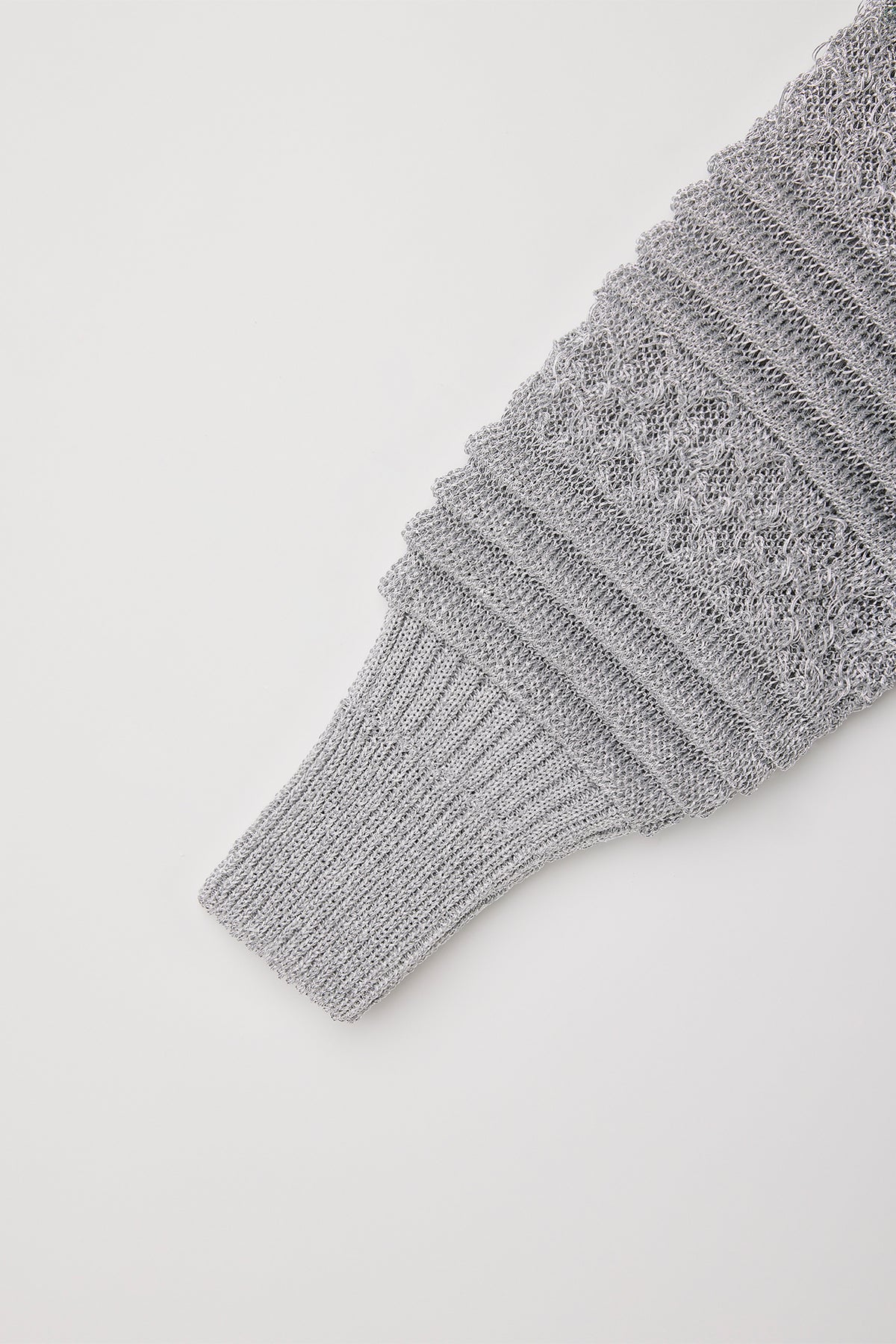 LOW GAUGE METAL PULLOVER