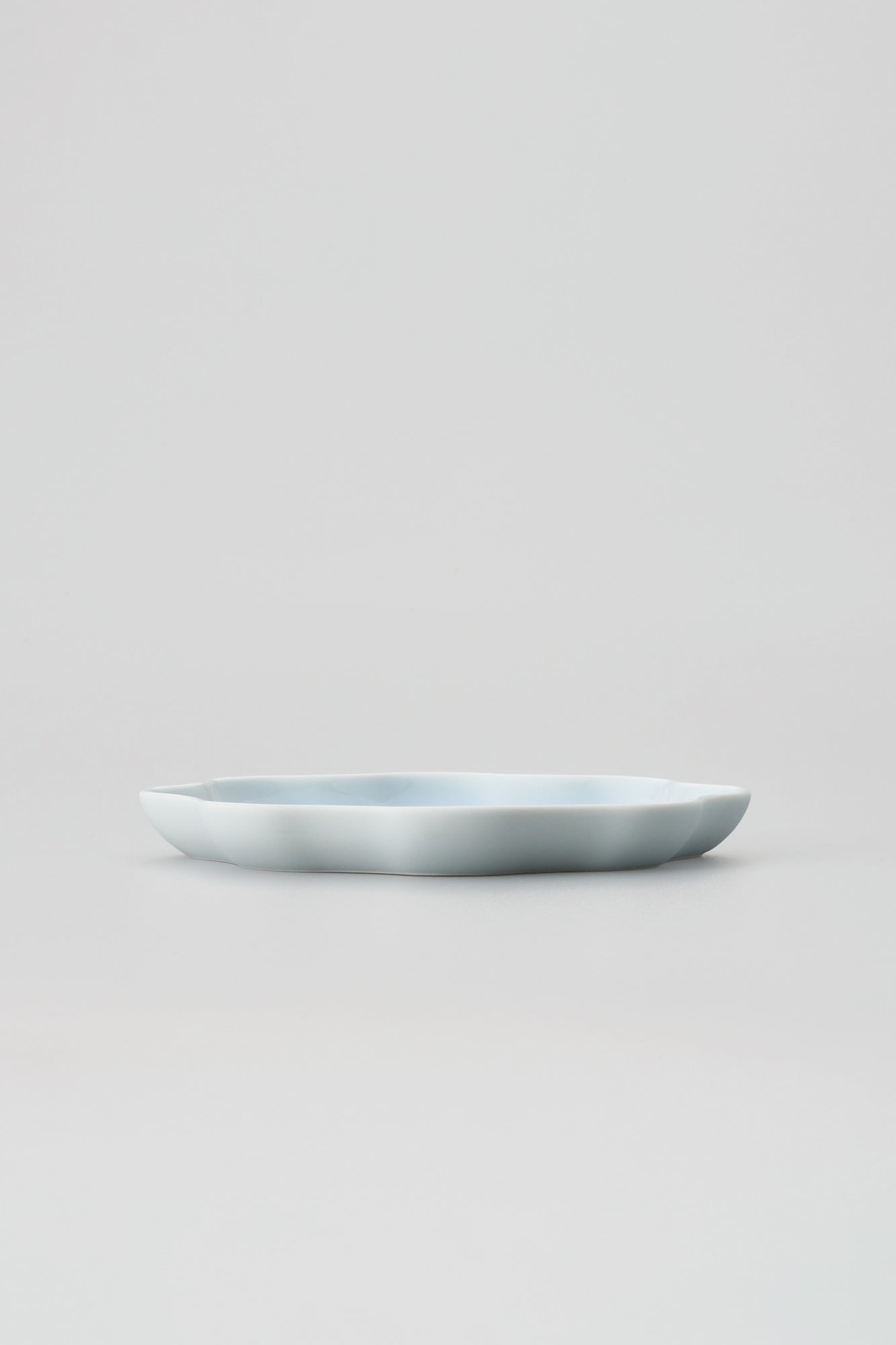 PORCELAIN POTTERY PLATE SMALL