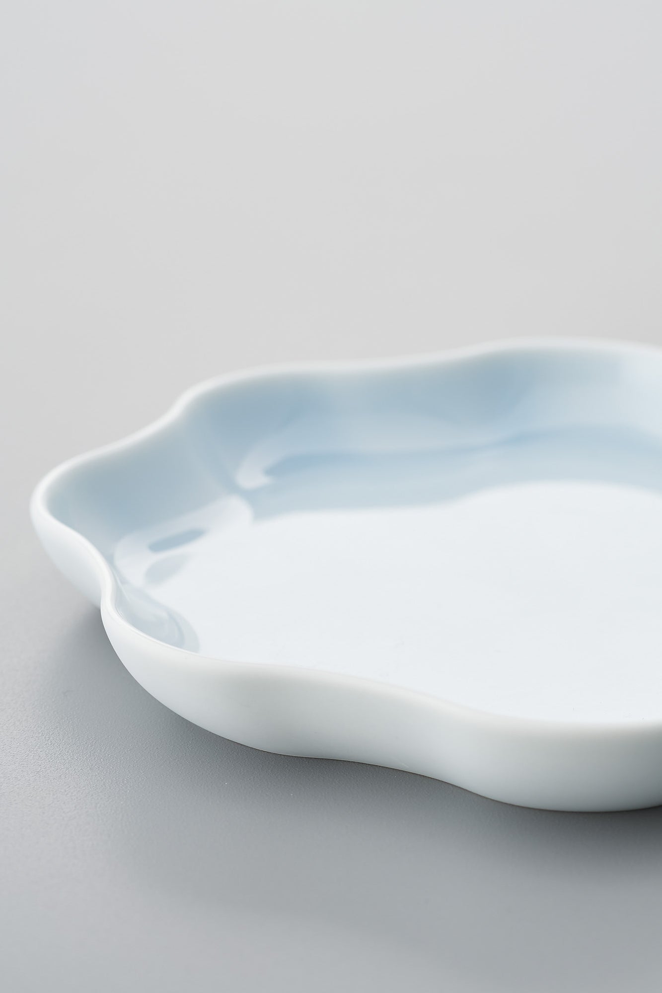 PORCELAIN POTTERY PLATE SMALL