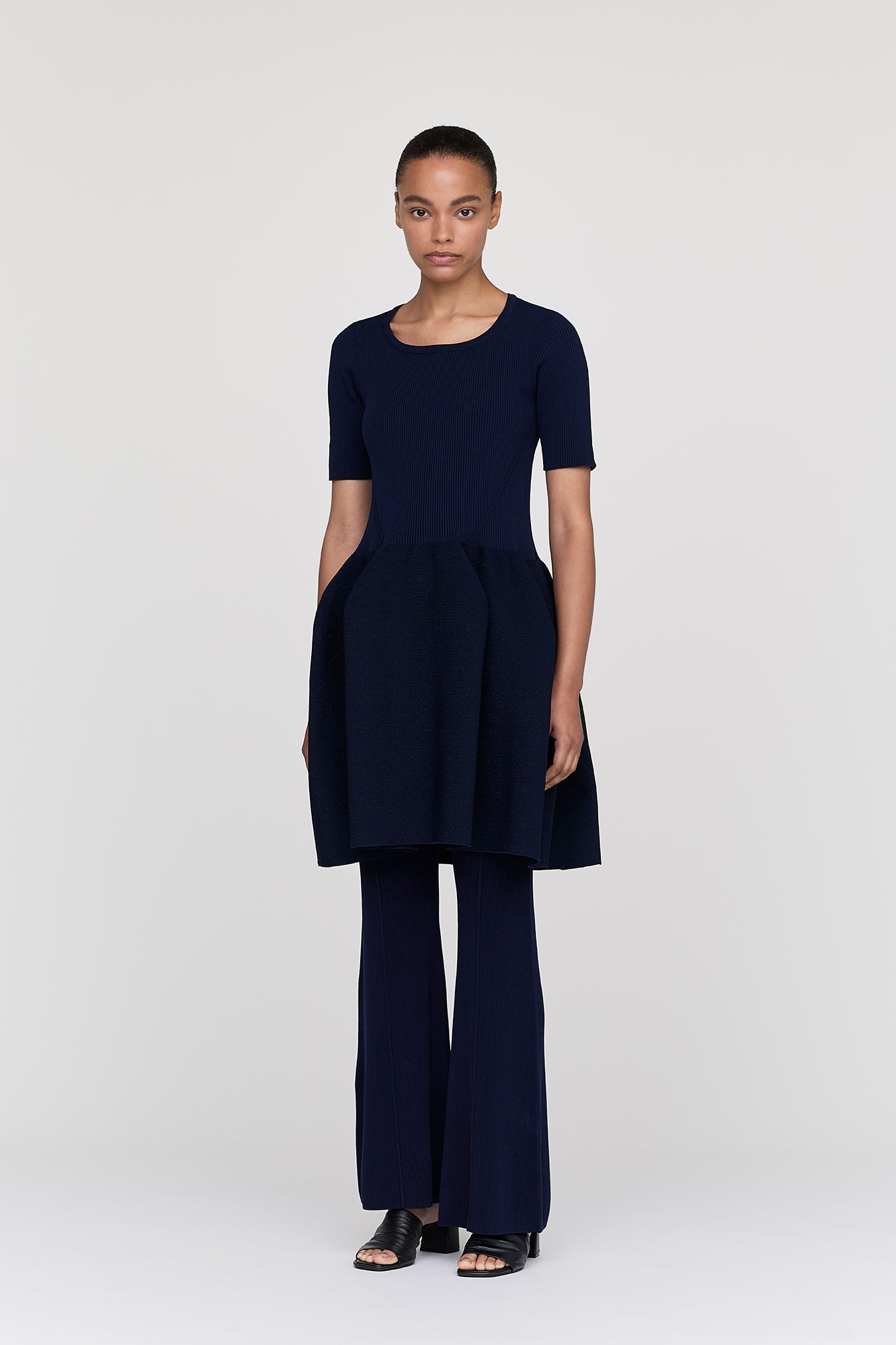 モデル身長：173cm　着用サイズ：F (One size)