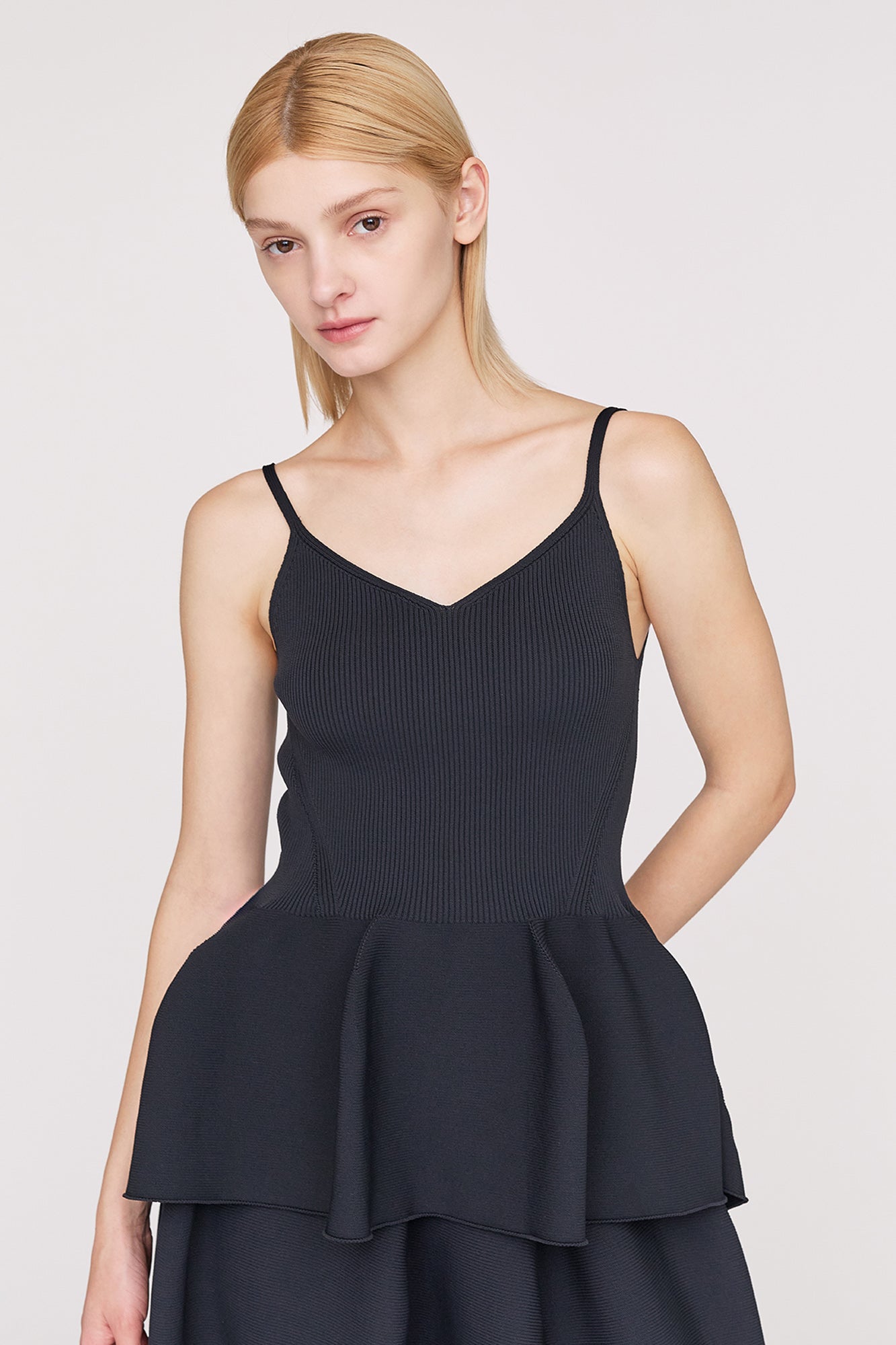 美品 CFCL POTTERY TOP 7 ブラック フリーサイズ CFCL】POTTERY SHORT SLEEVE FLARE TOP | idealclasse
