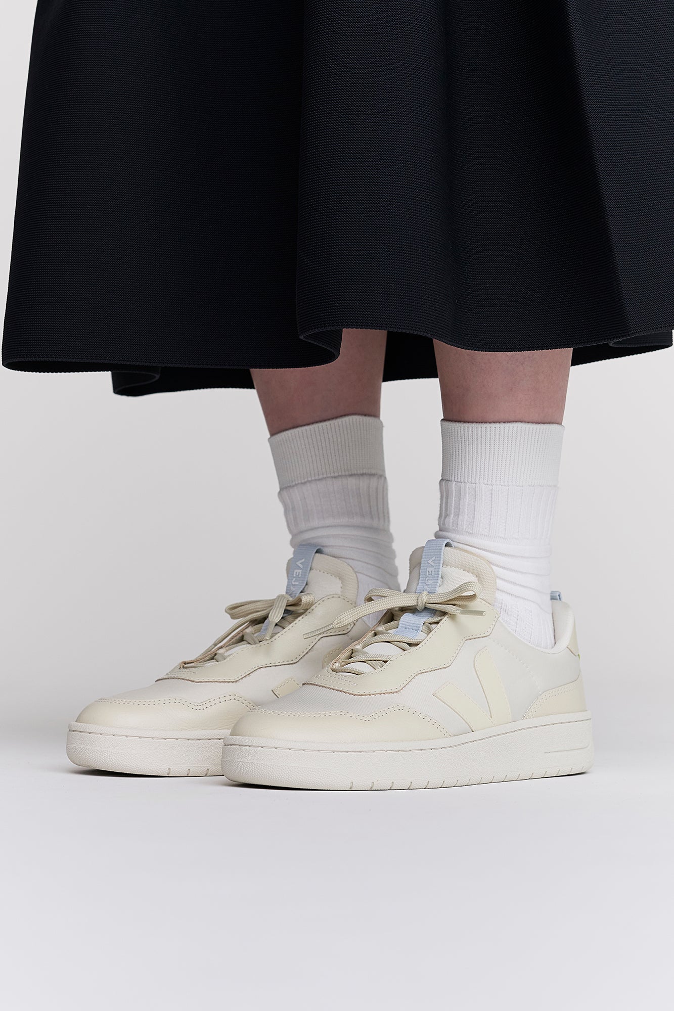 V-90 VEJA X CFCL WOMEN