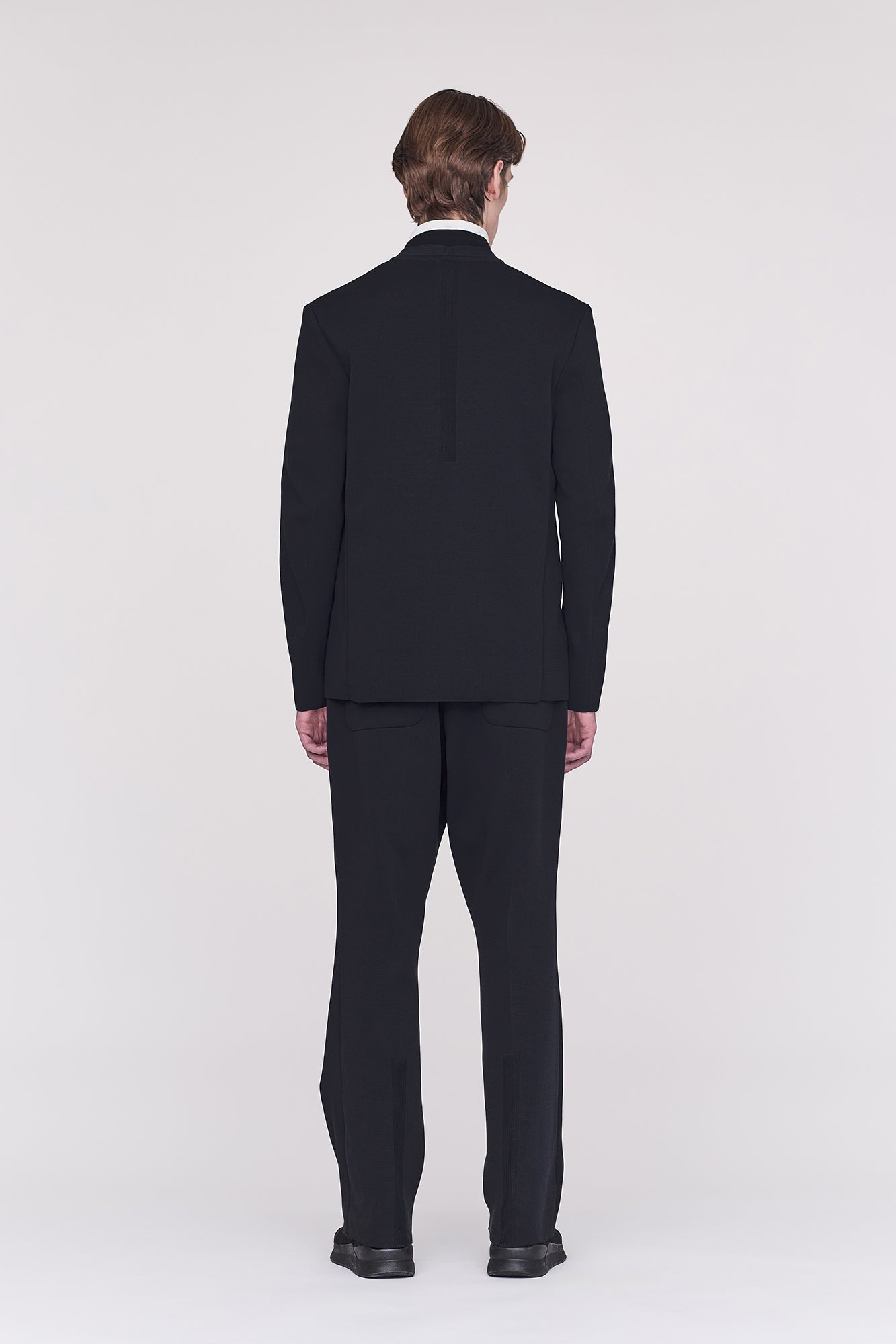 モデル身長：187cm　着用サイズ：5