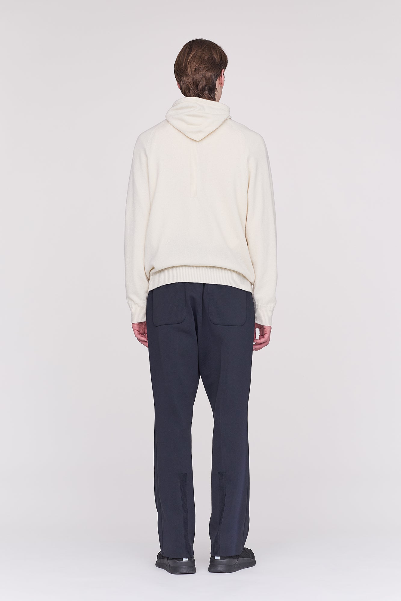 モデル身長：187cm　着用サイズ：5