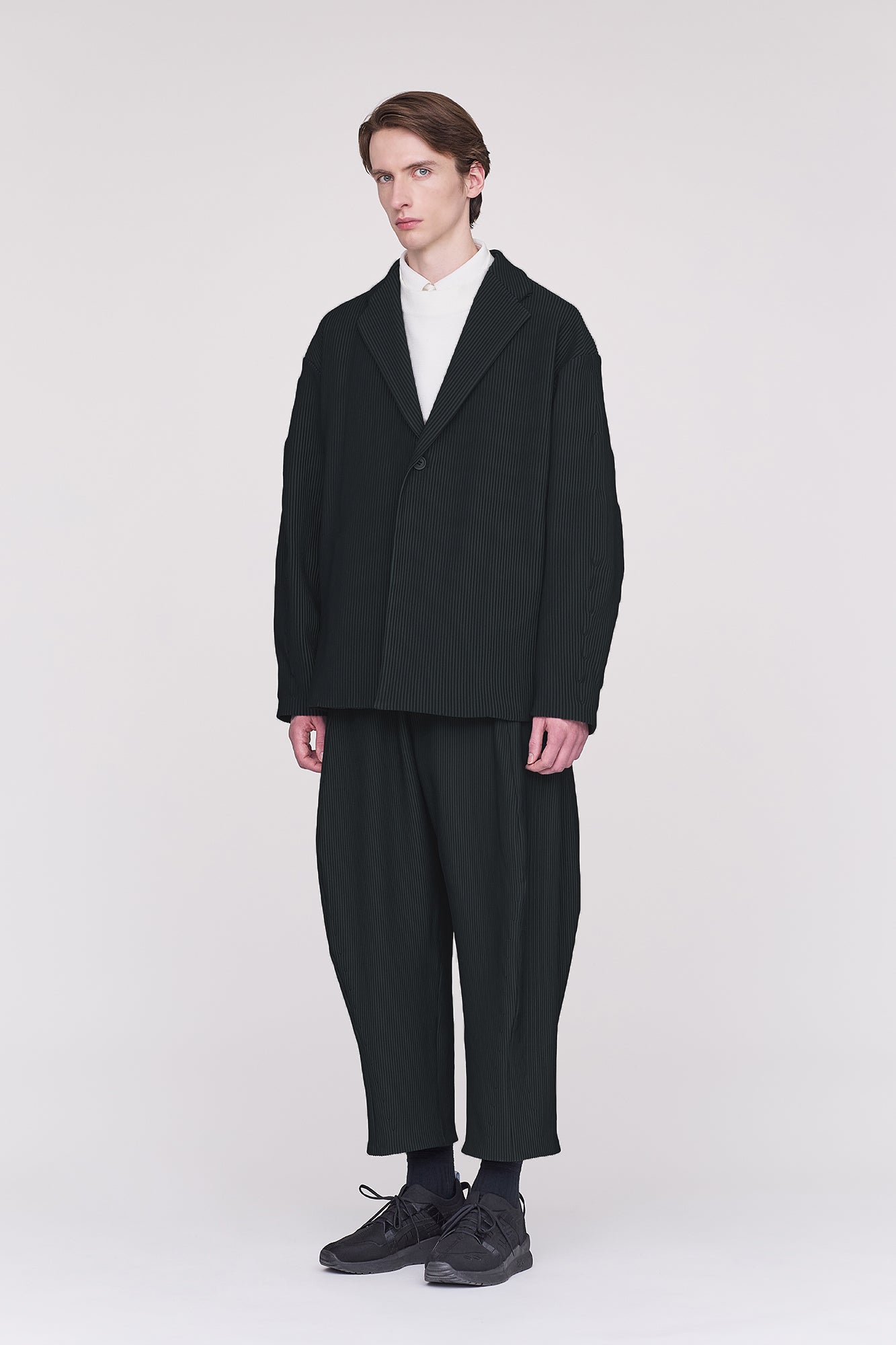 モデル身長：187cm　着用サイズ：5