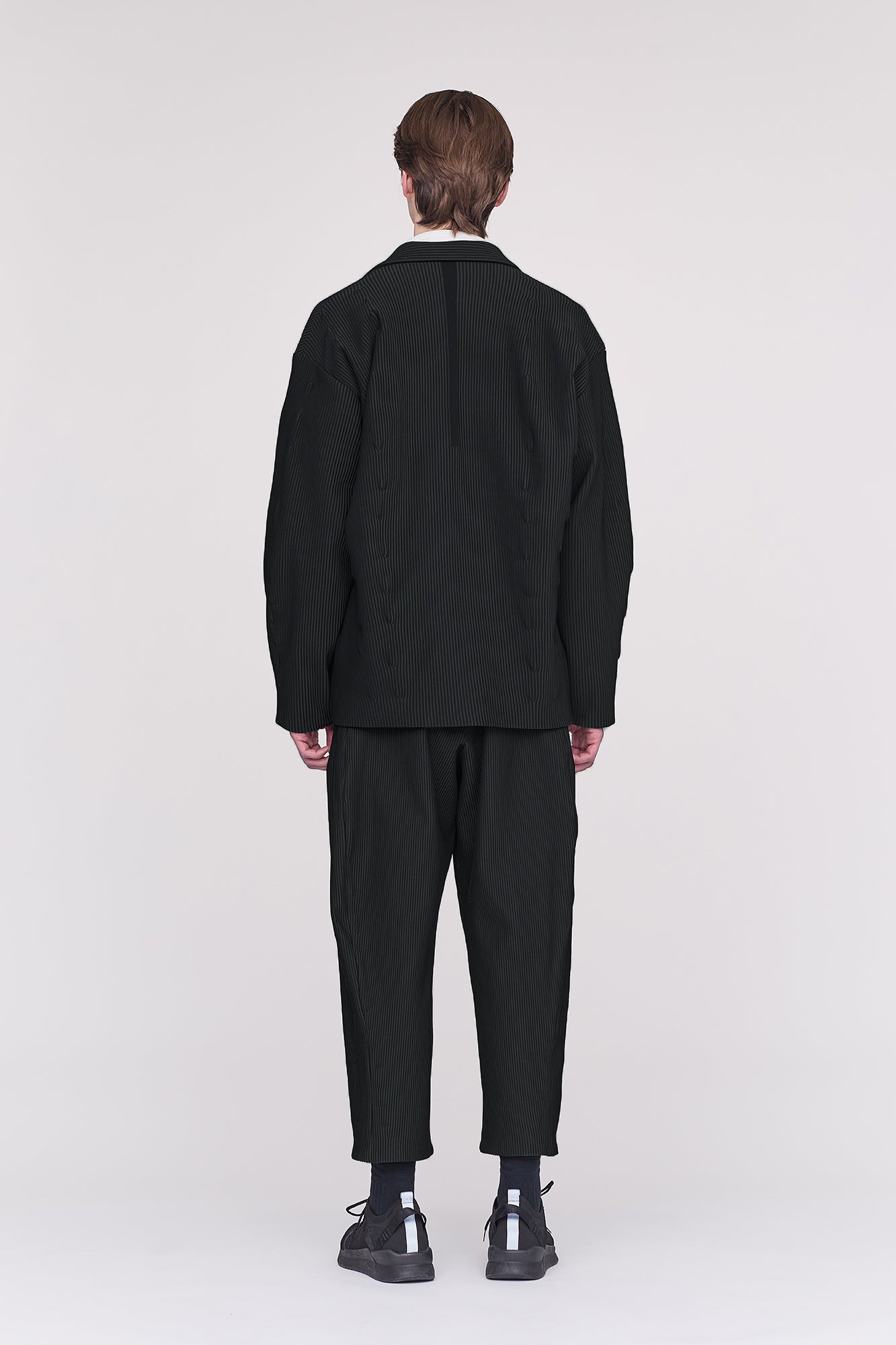 モデル身長：187cm　着用サイズ：5