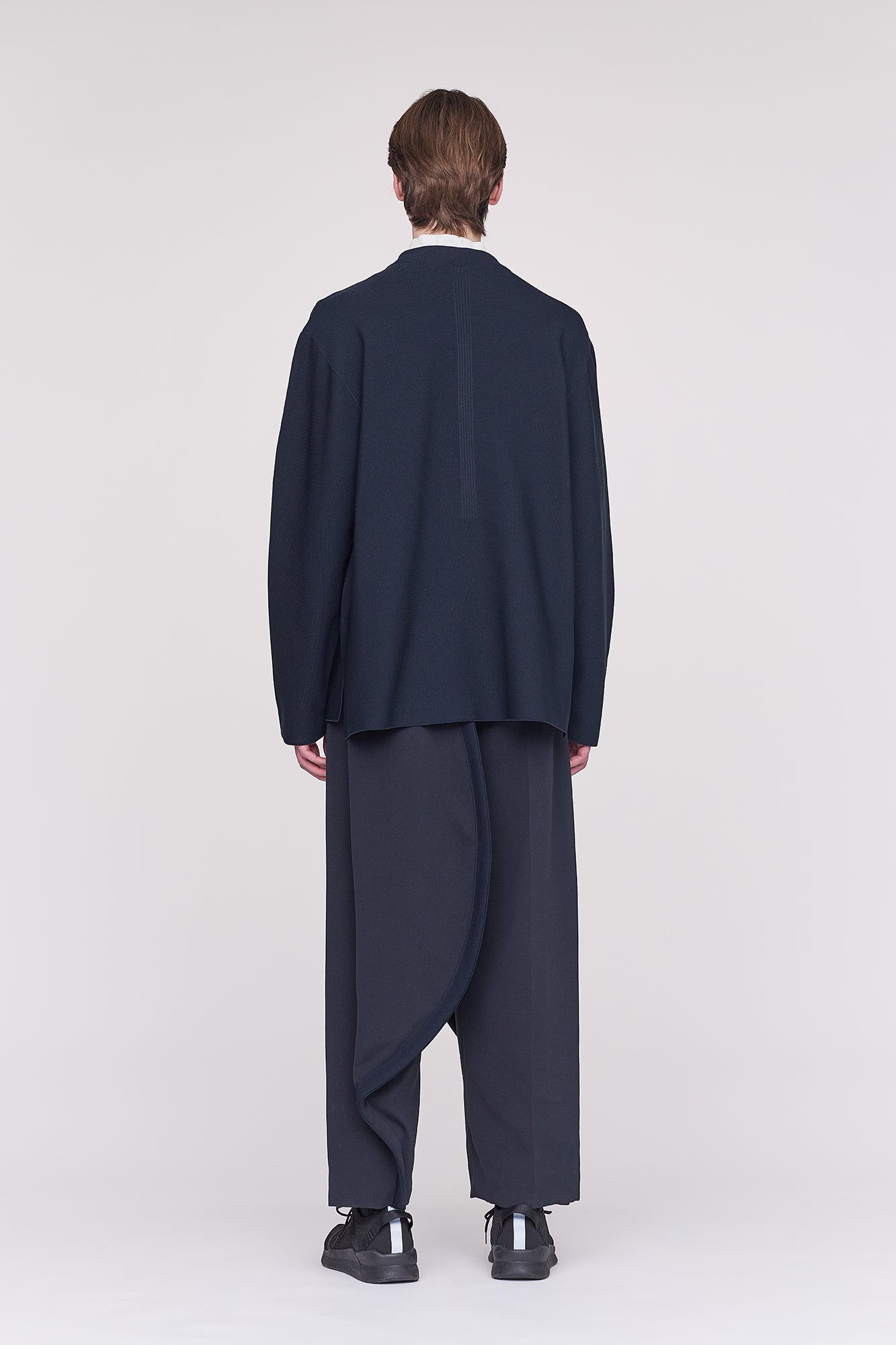 モデル身長：187cm　着用サイズ：5