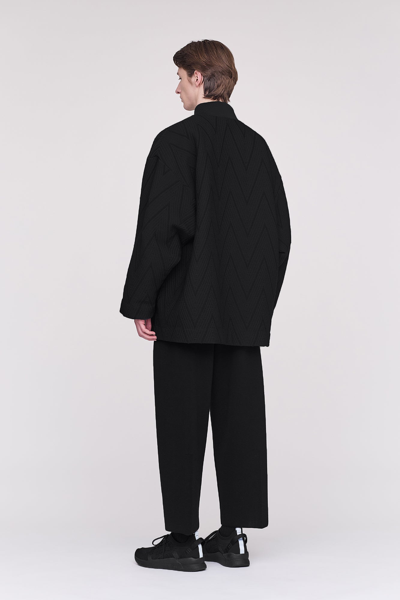 モデル身長：187cm　着用サイズ：5