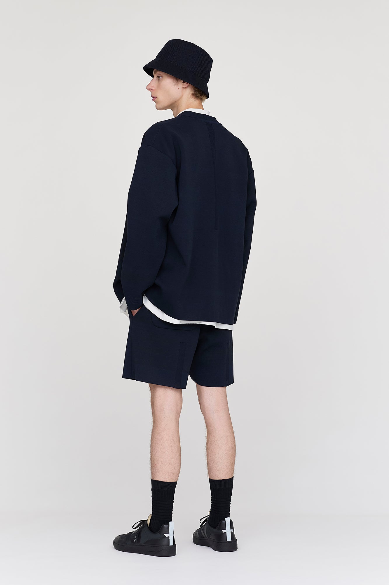 モデル身長：186cm　着用サイズ：5