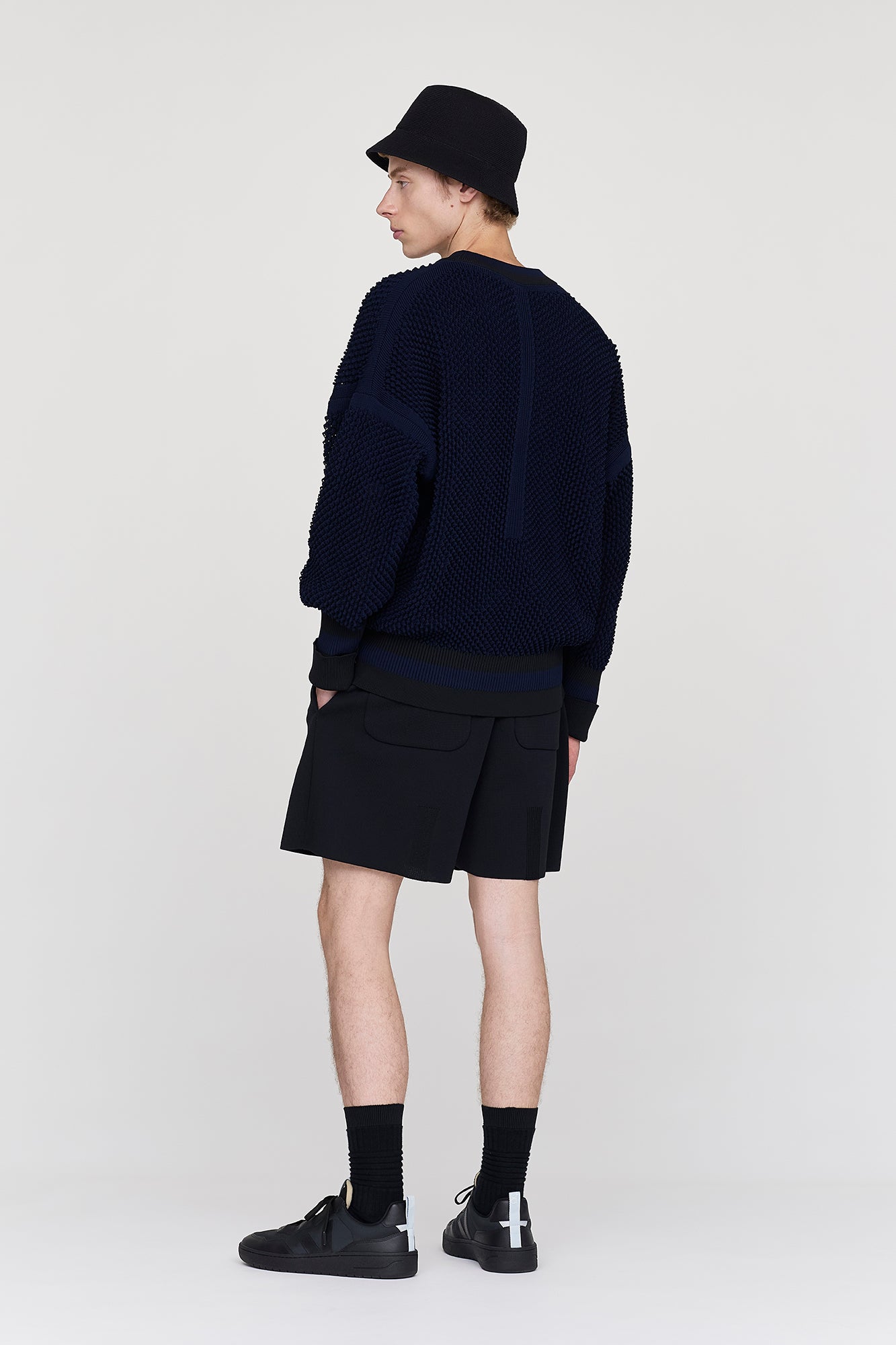 モデル身長：186cm　着用サイズ：5