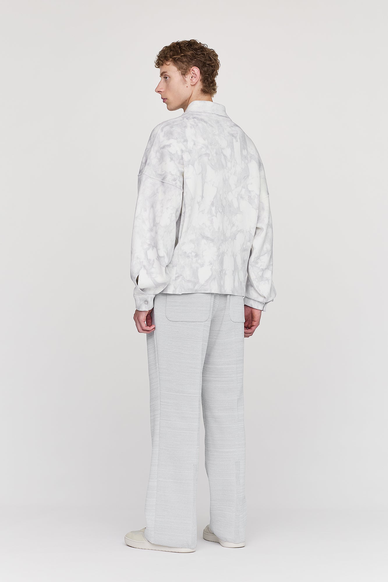 モデル身長：186cm　着用サイズ：5