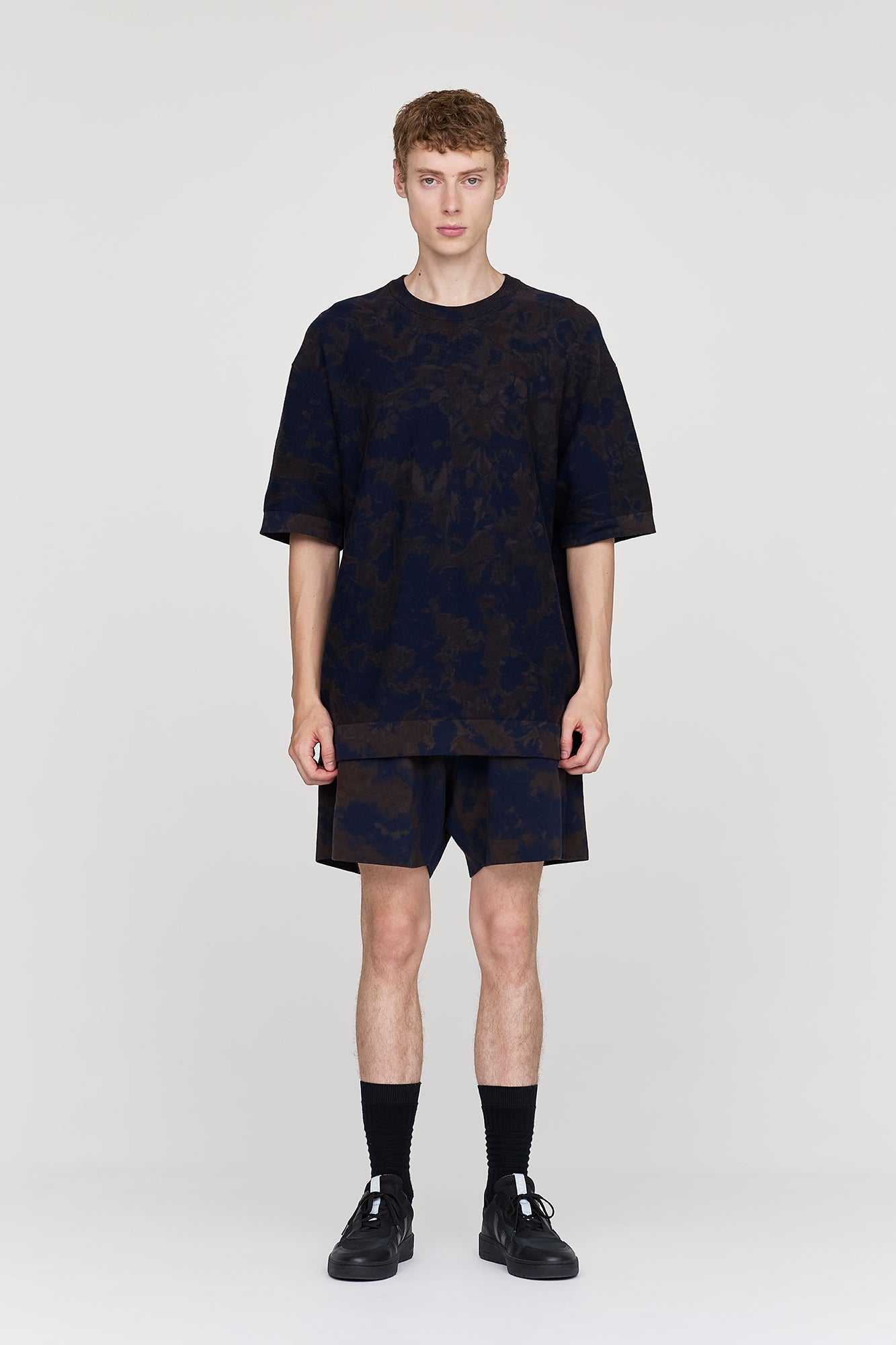 モデル身長：186cm　着用サイズ：5